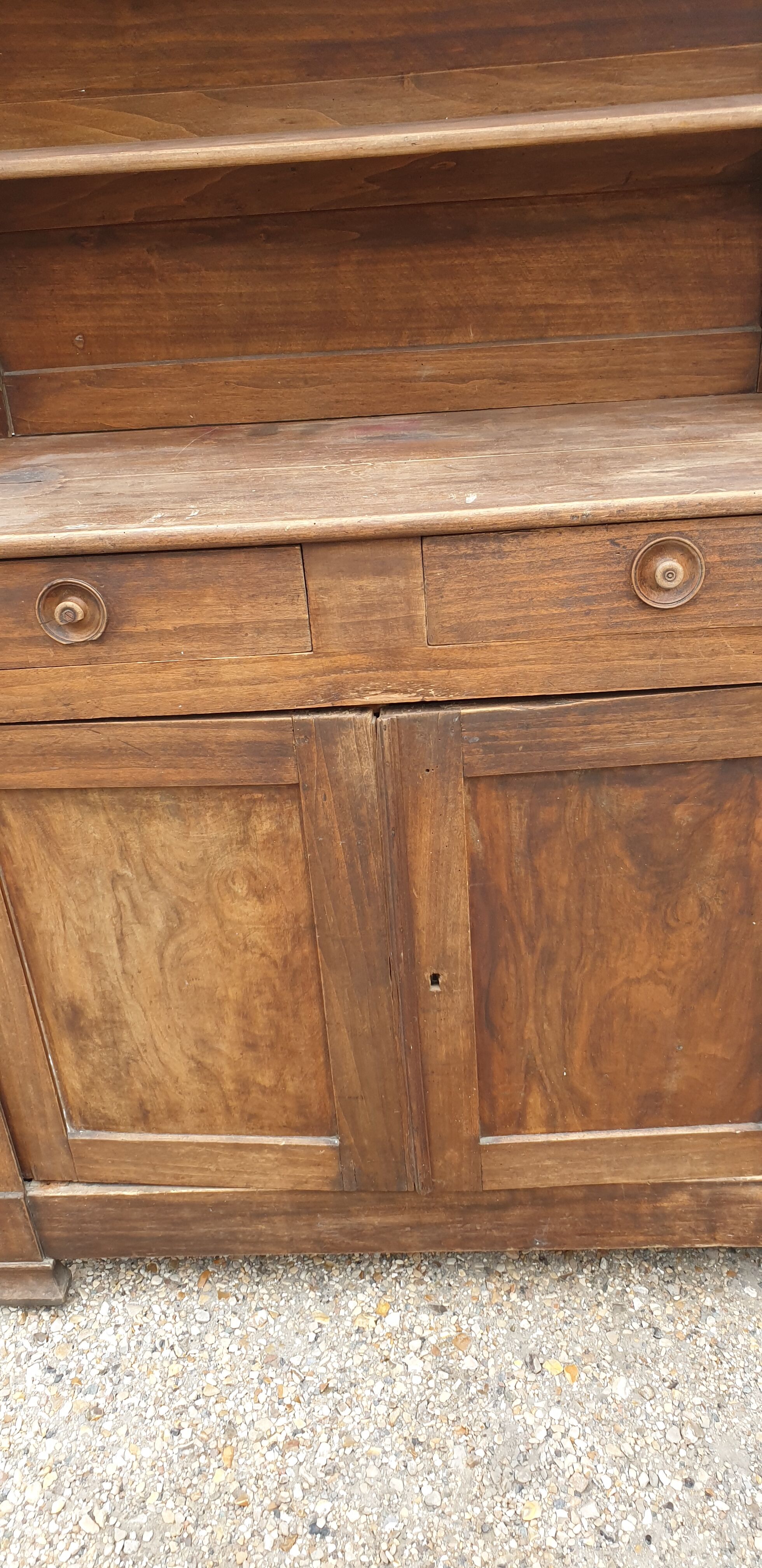 Double body country buffet