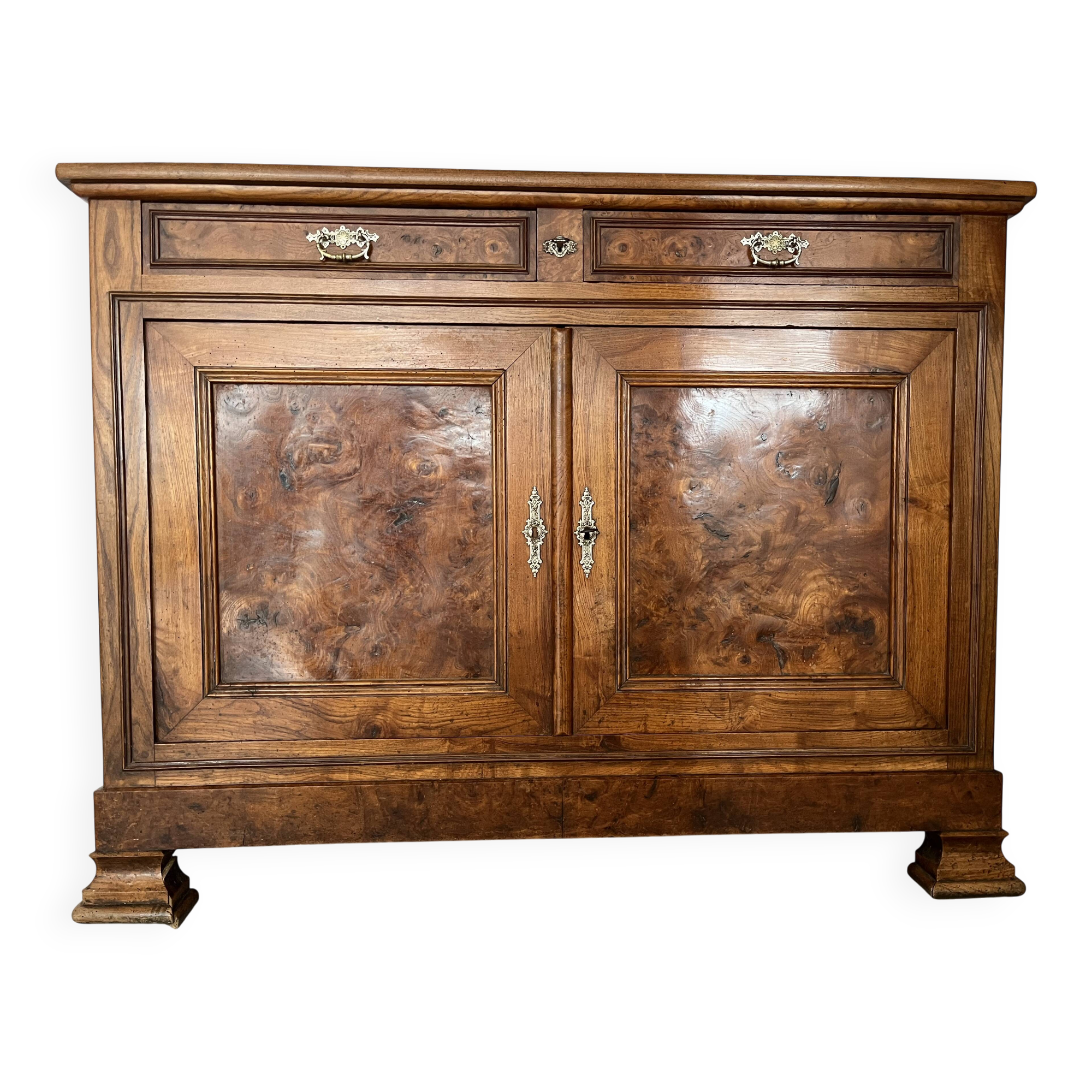 Family buffet in elm wood