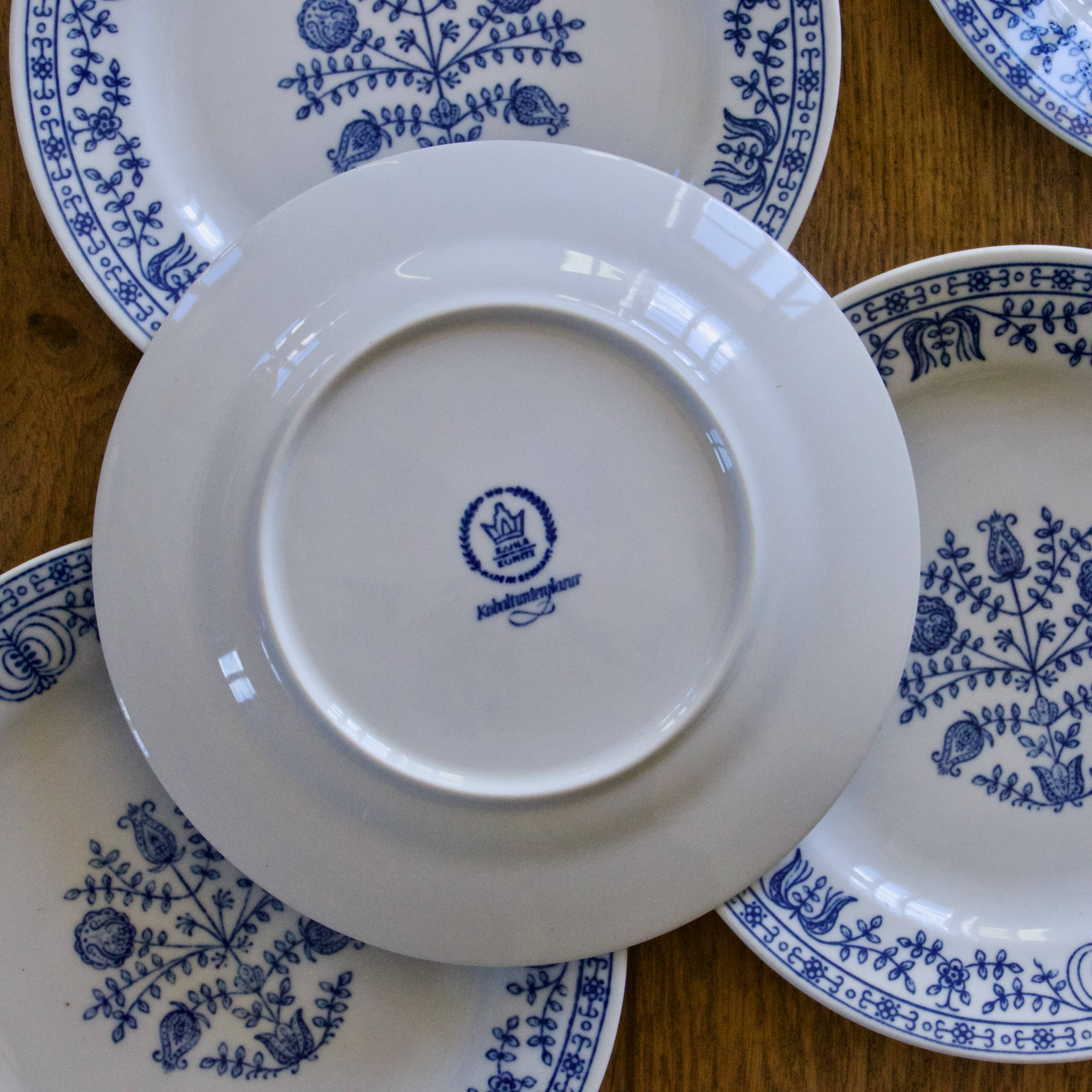 8 dessert plates in porcelain signed Kahla Germany cobalt