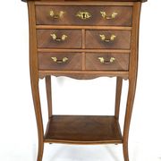 Table d’appoint marquetée de style Louis XV – vers 1900