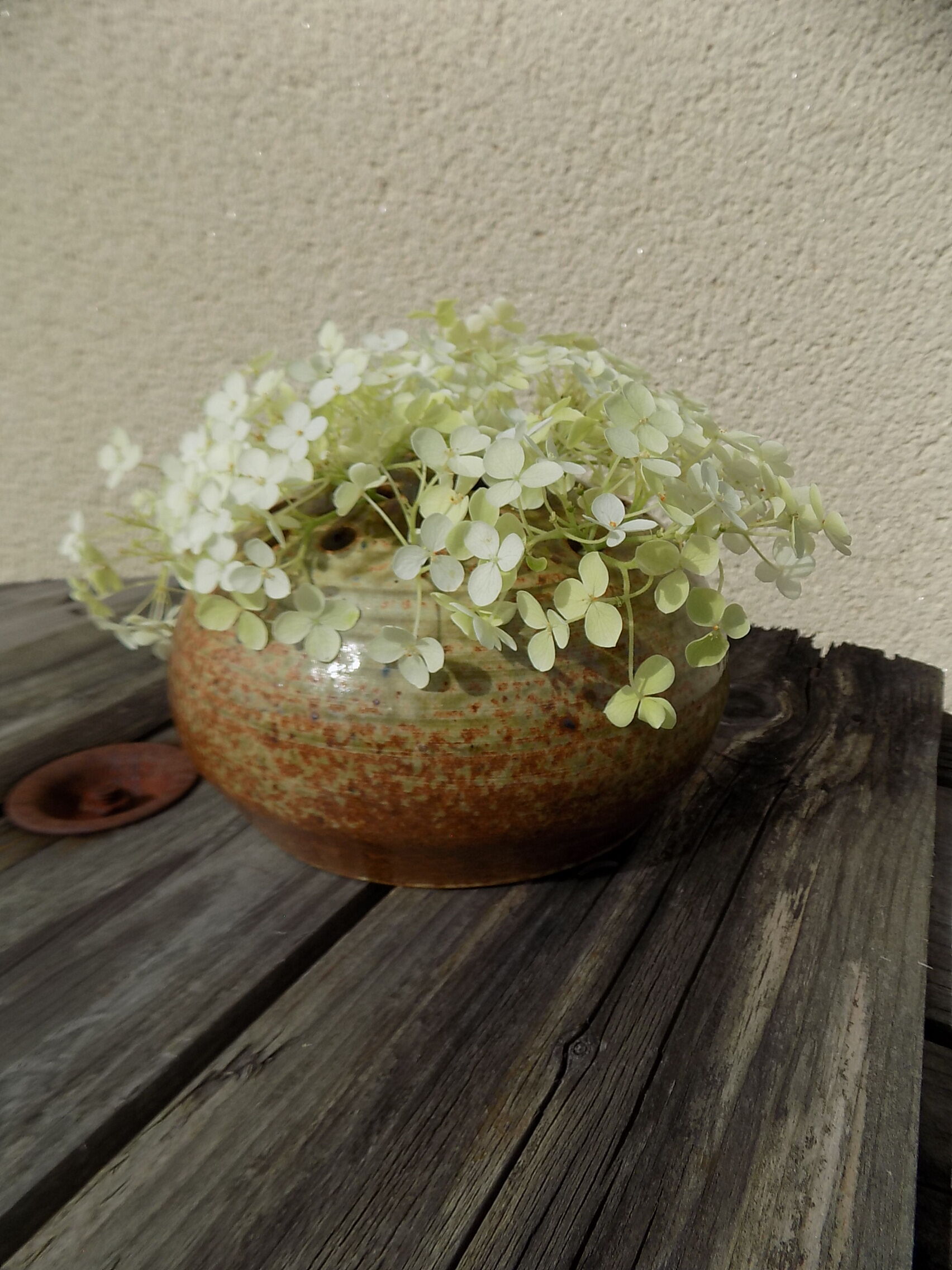 Sandstone flower pick