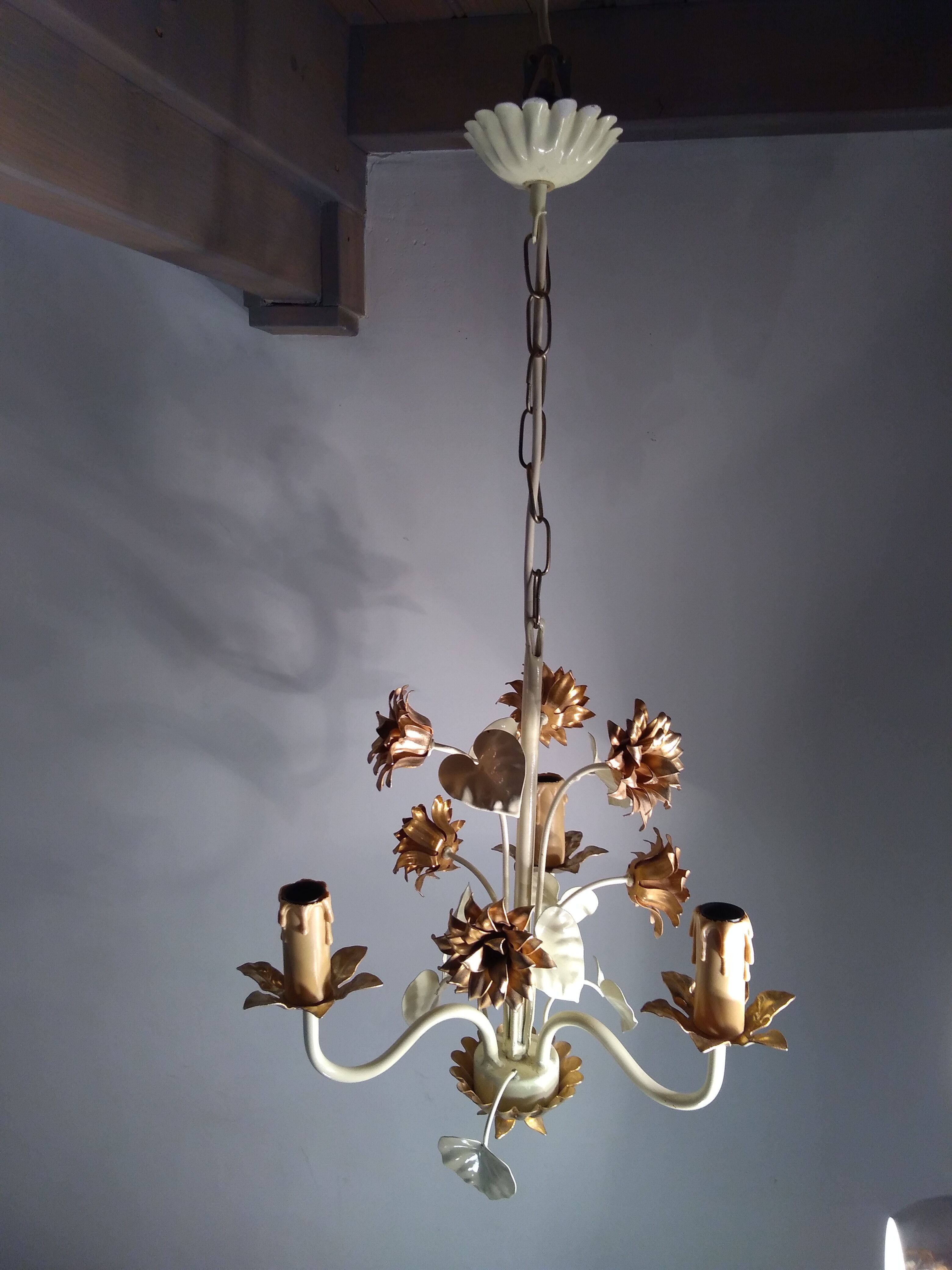 3-pointed metal beige and gold lacquered metal