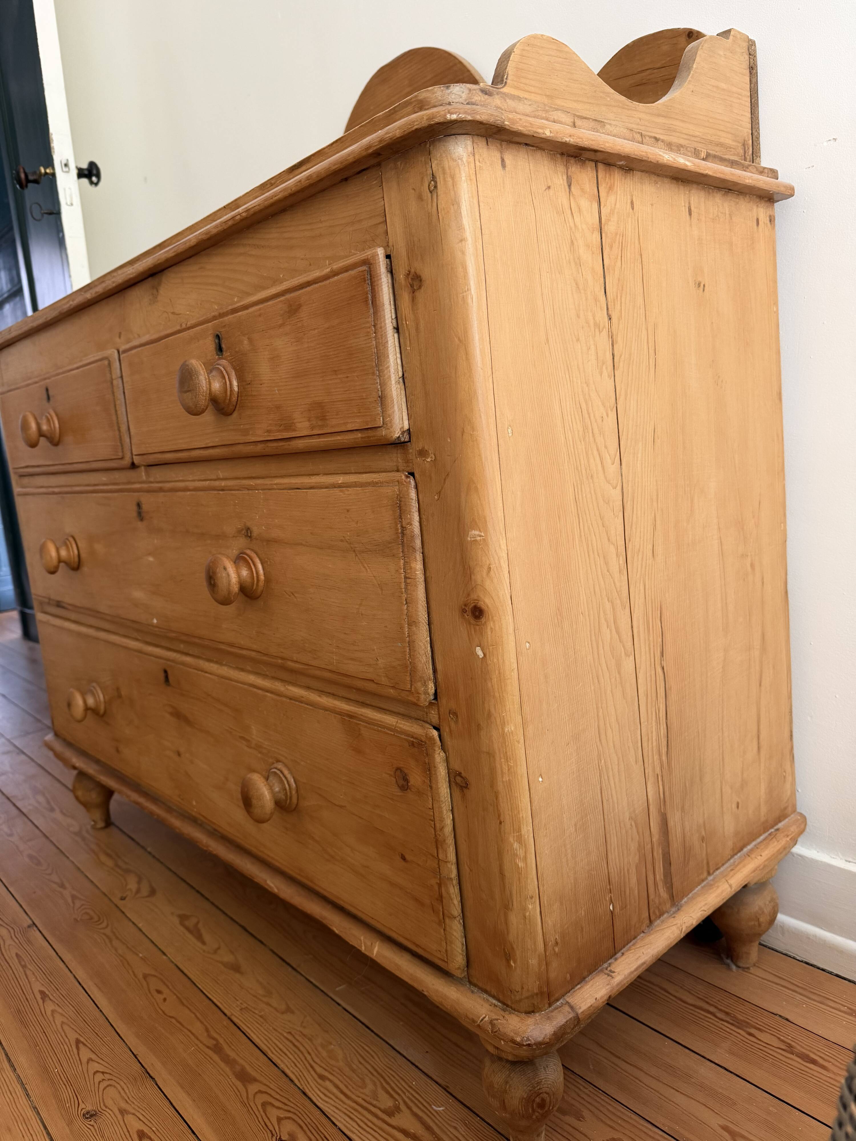 English commode