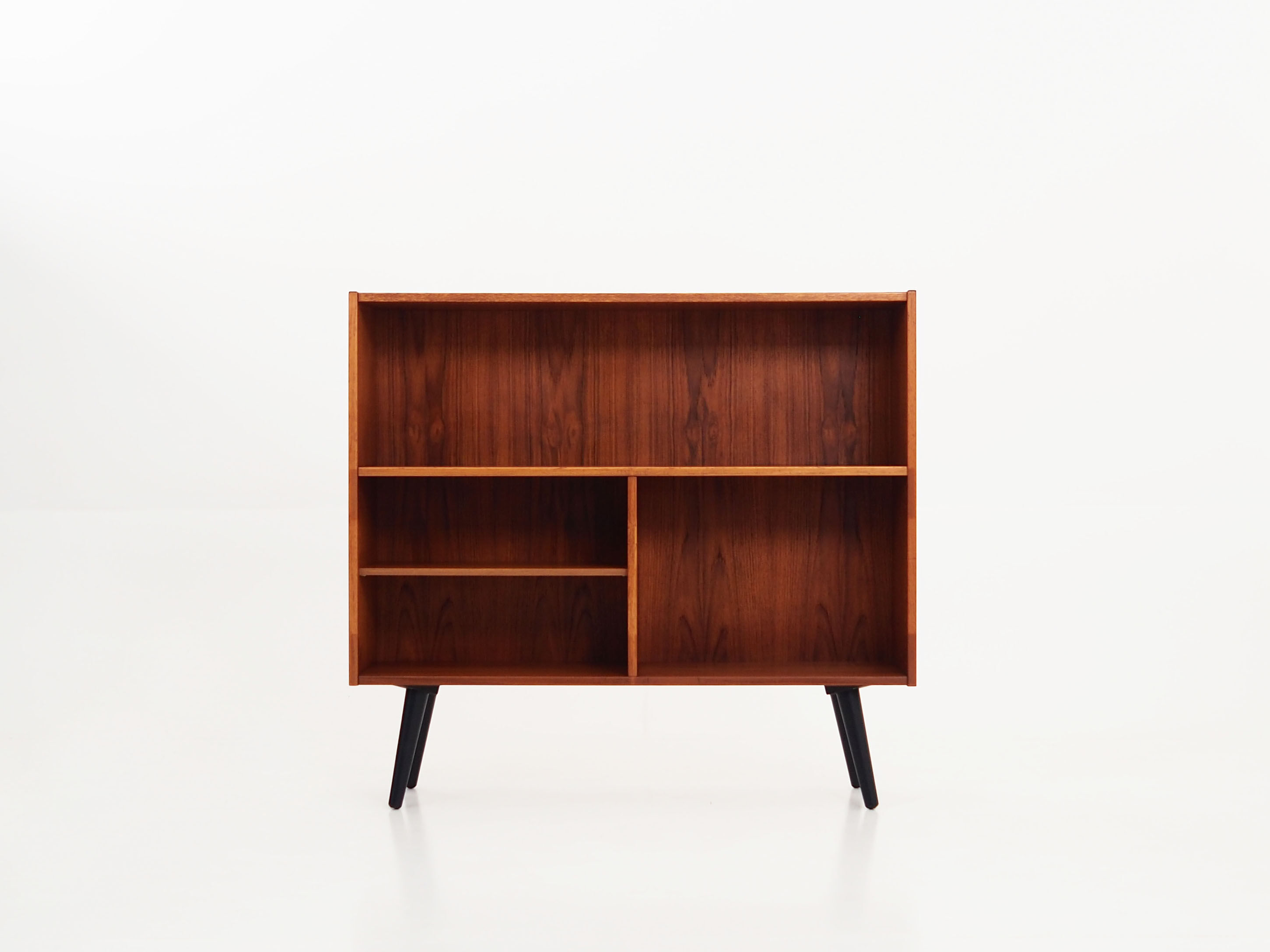 Teak bookcase, Scandynavian design 1970