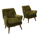 Original vintage green velvet armchairs from Italy, dating from the 1950s.