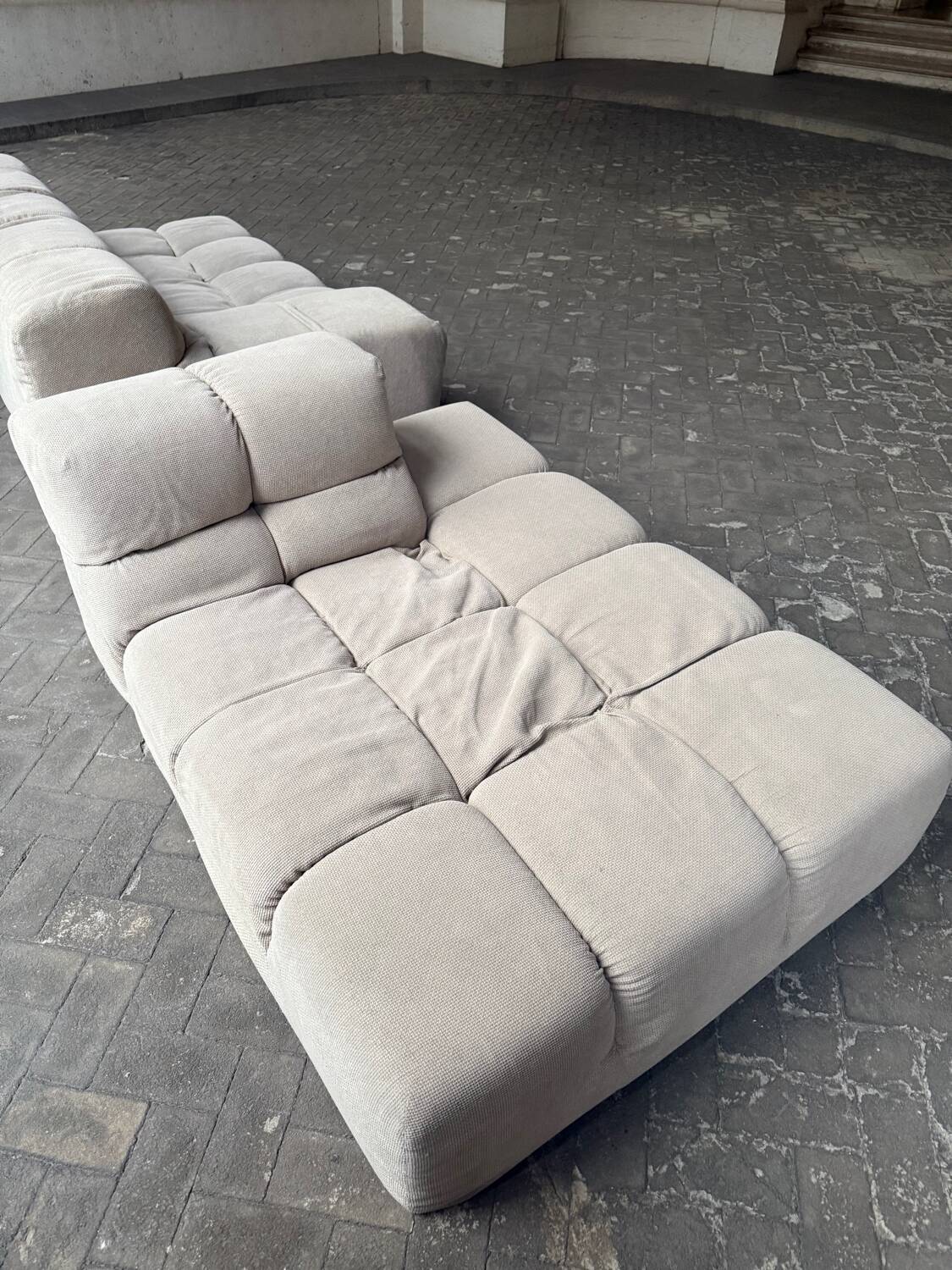 Tufty-Time sofa with chaise longue - beige