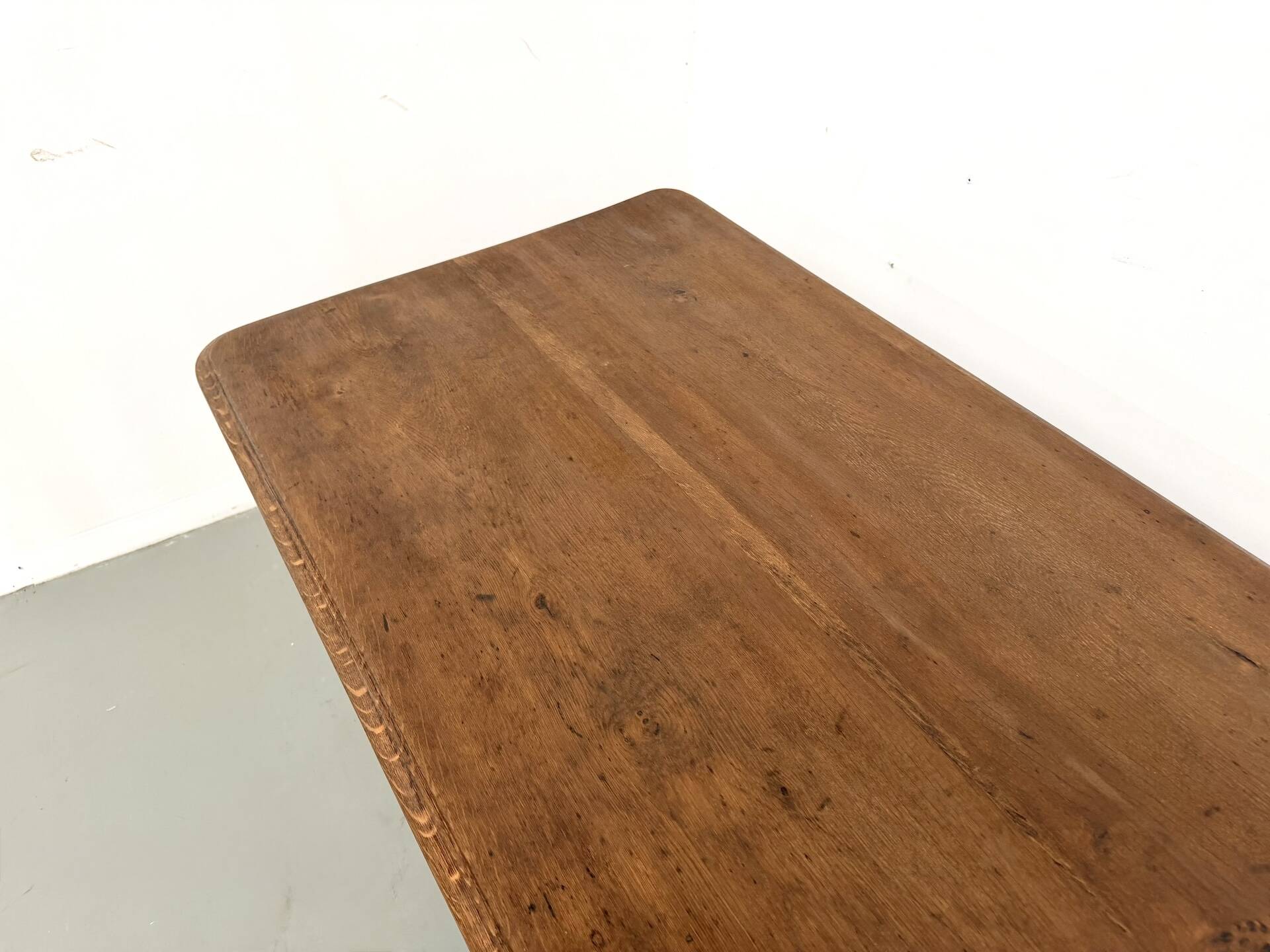 Table en chêne massif à 6 pieds tournés (1900)