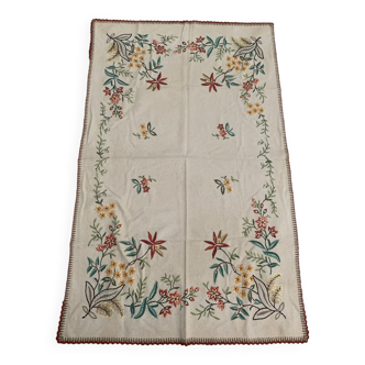Linen tablecloth with a floral motif