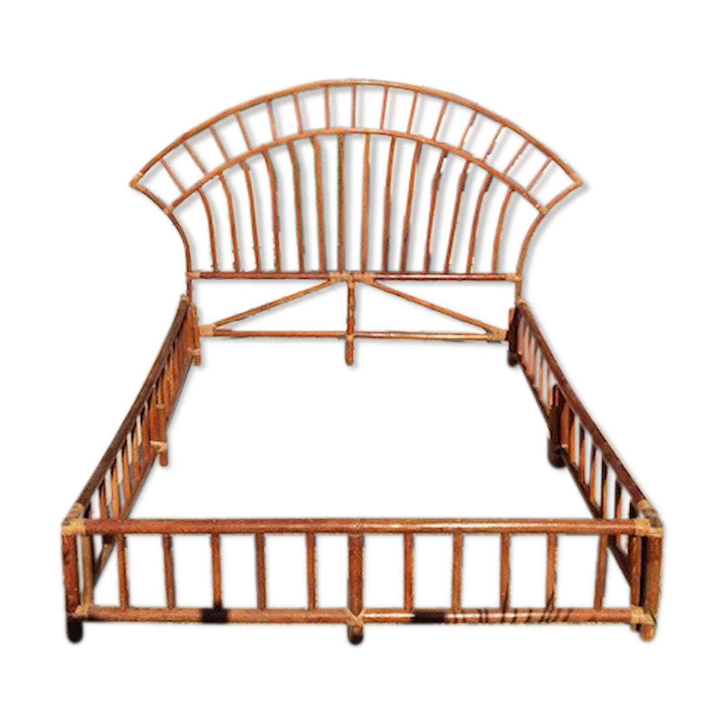 Vintage rattan bed 190x140cm