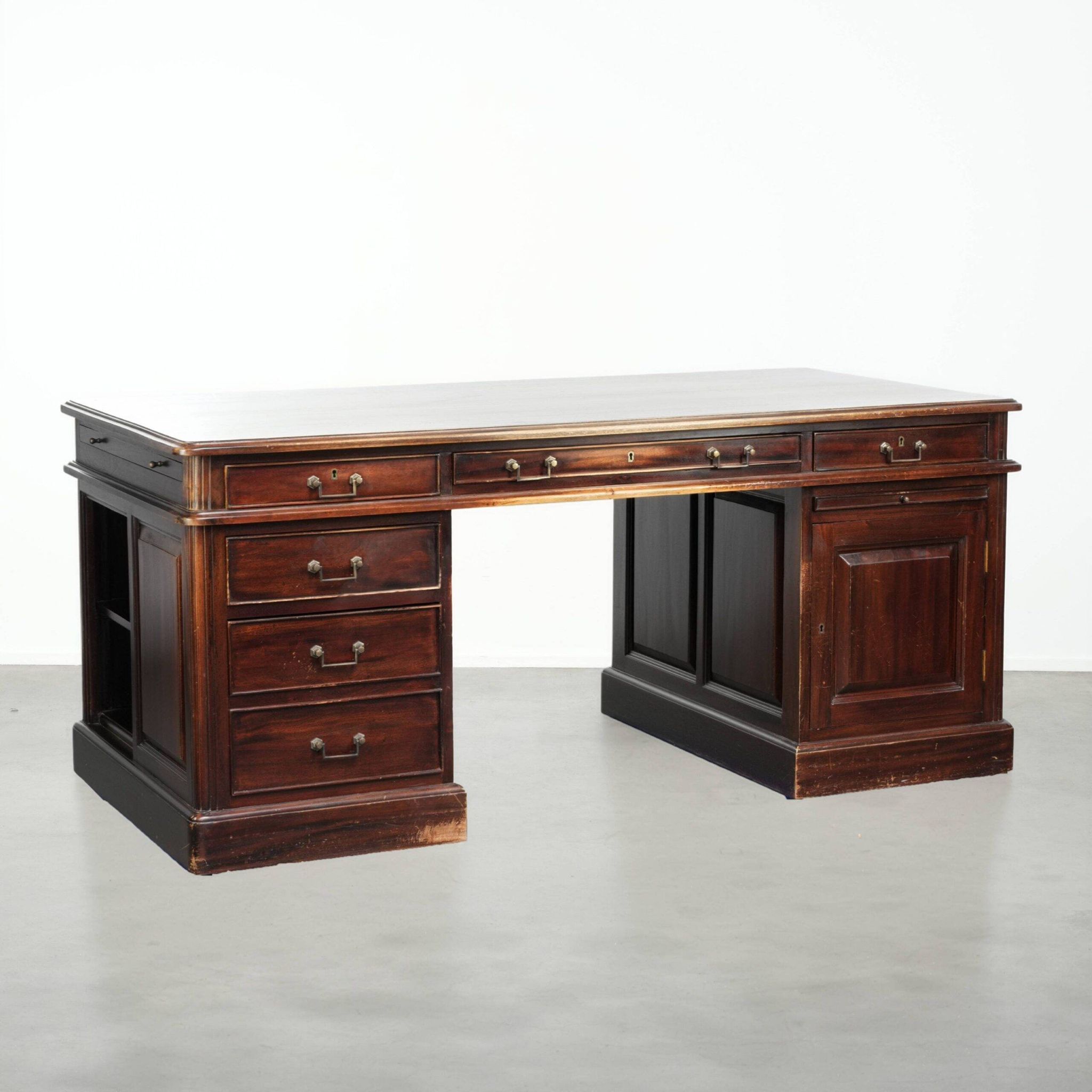 20th century wooden desk / partner desk in English style with a beautiful appearance
