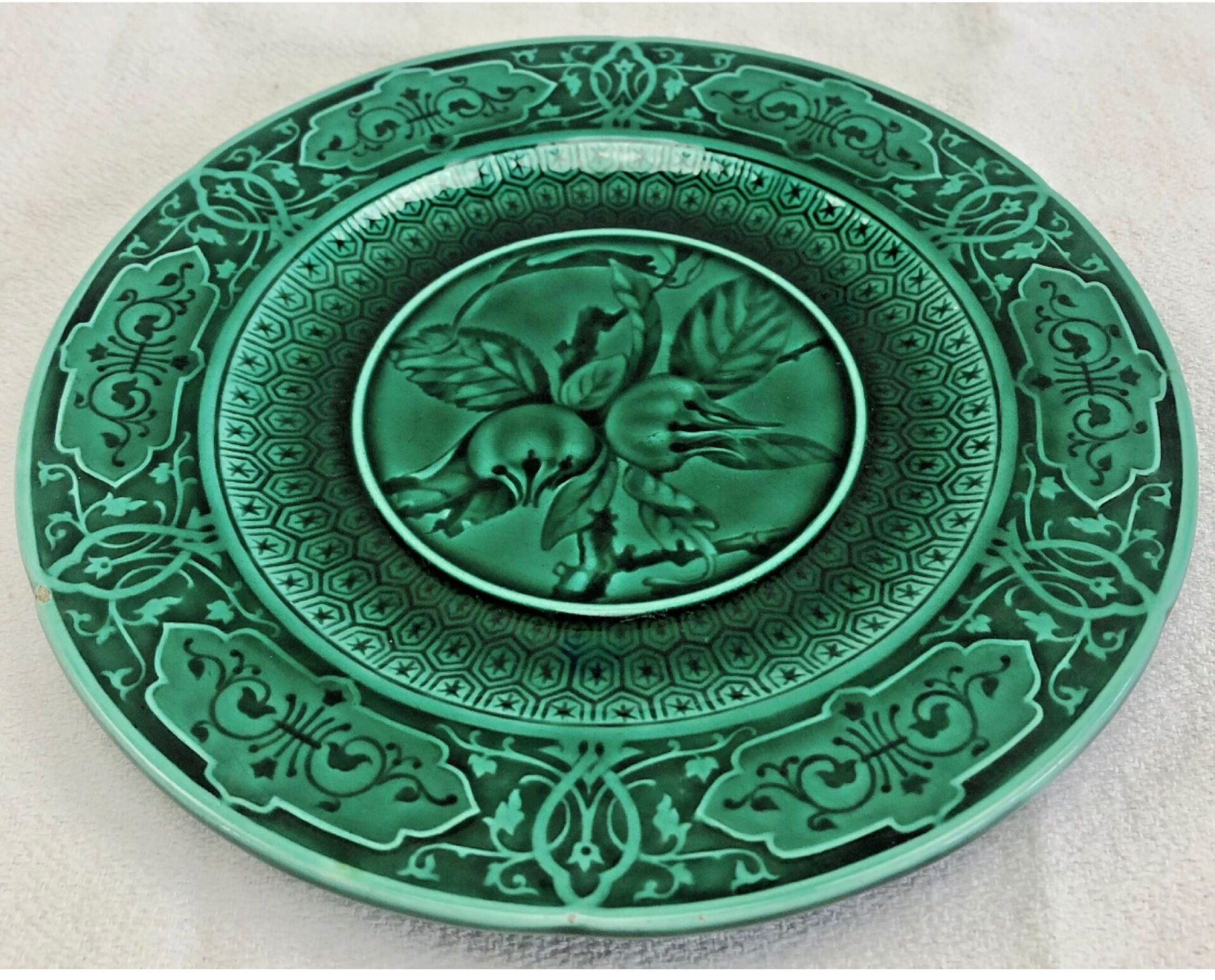 3 dessert plates XIX Sarreguemines Majolica shaded enamel Rubelles
