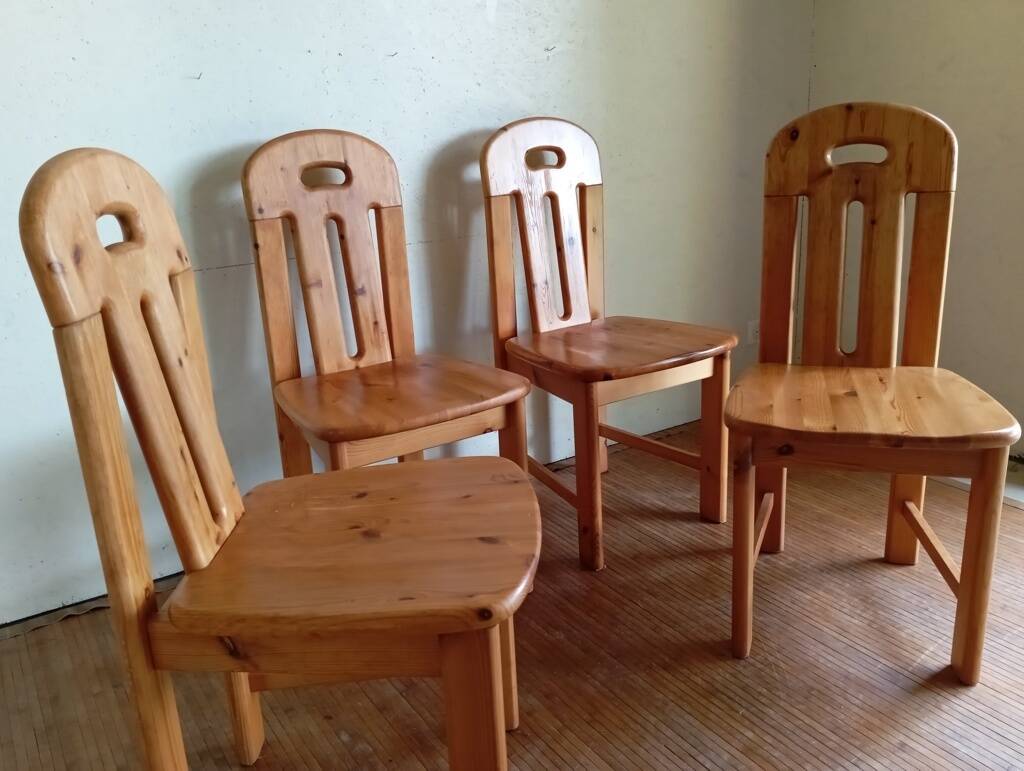 Set of 4 80s pine chairs