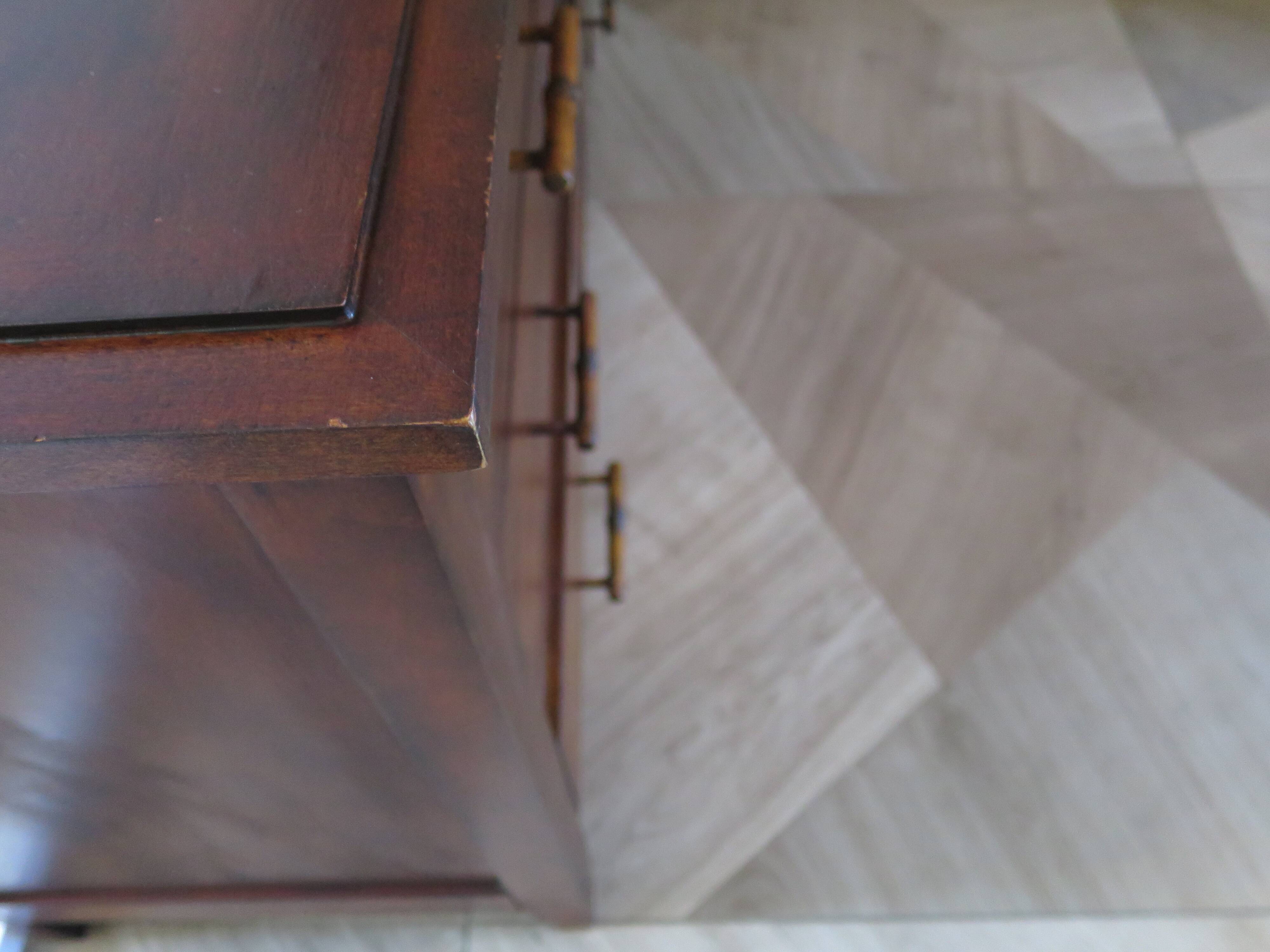 Commode longue–3 tiroirs -style colonial–Teinte acajou