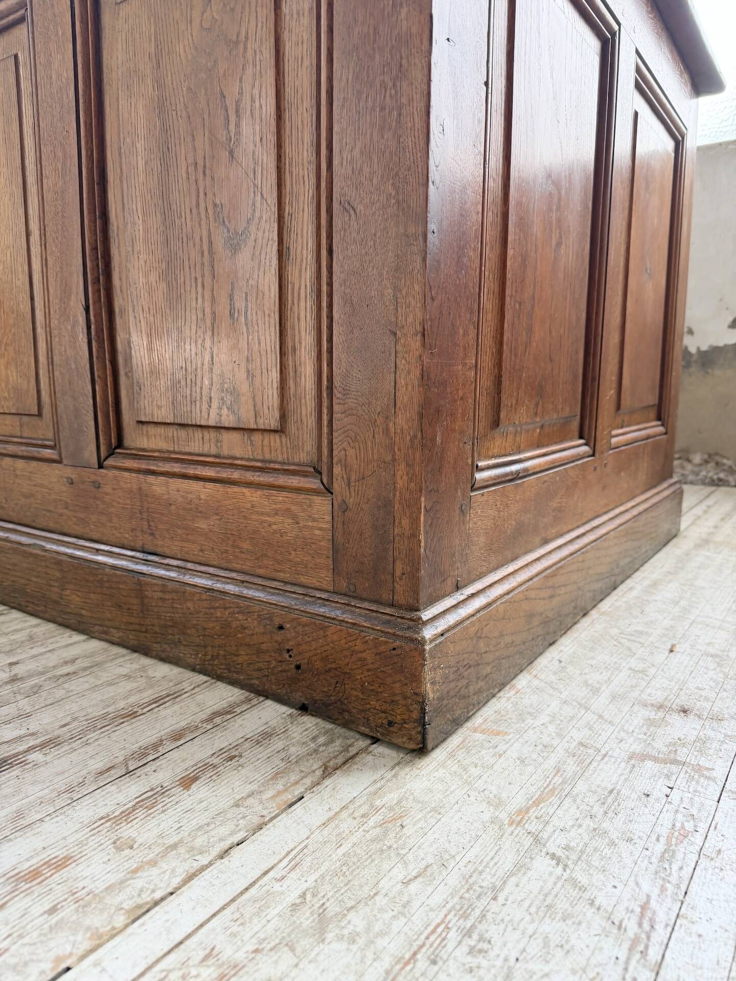 Counter or desk in oak from the 1950s.