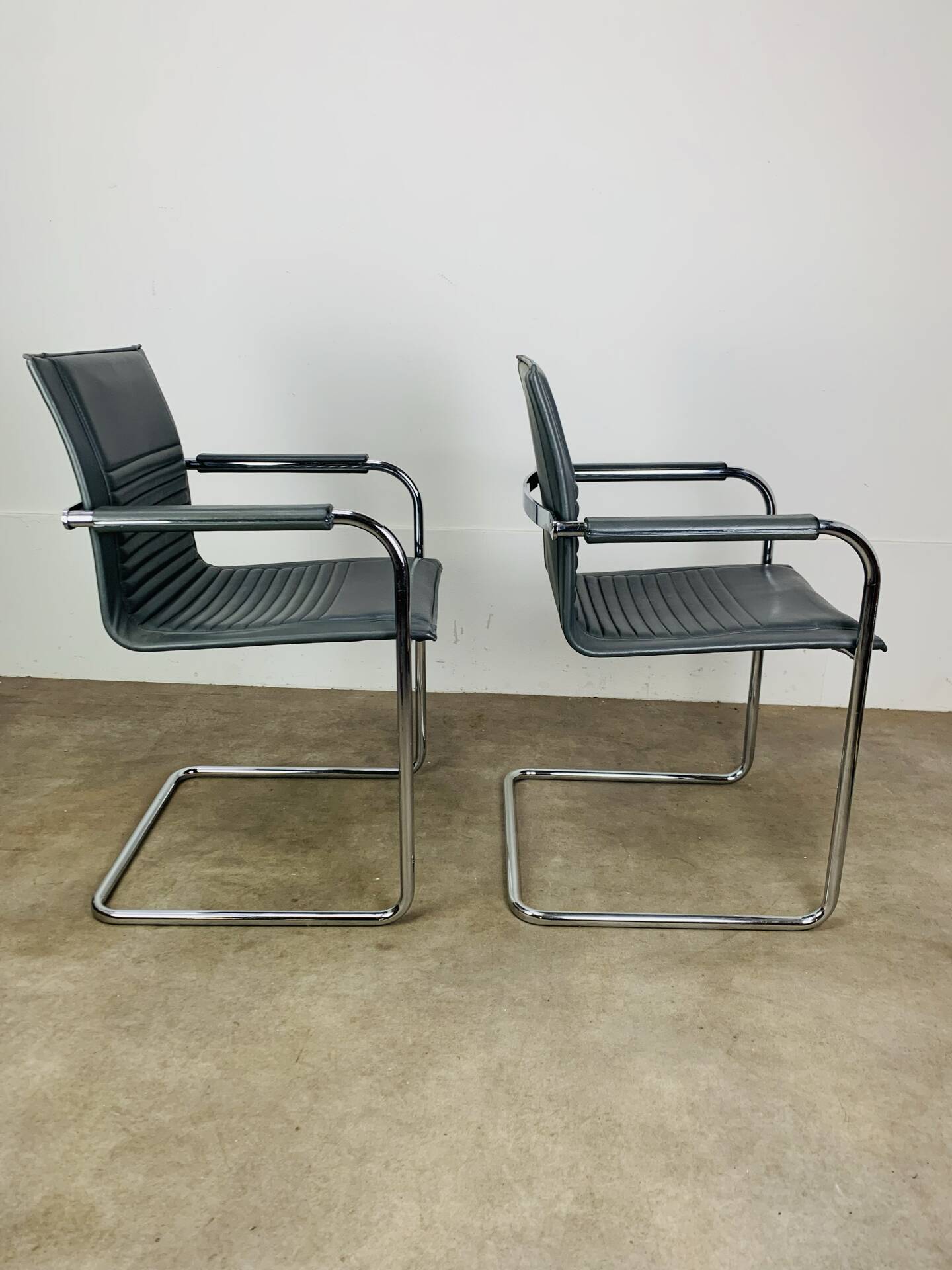 Pair of Dialog armchairs by Walter Knoll for Art Collection, leather