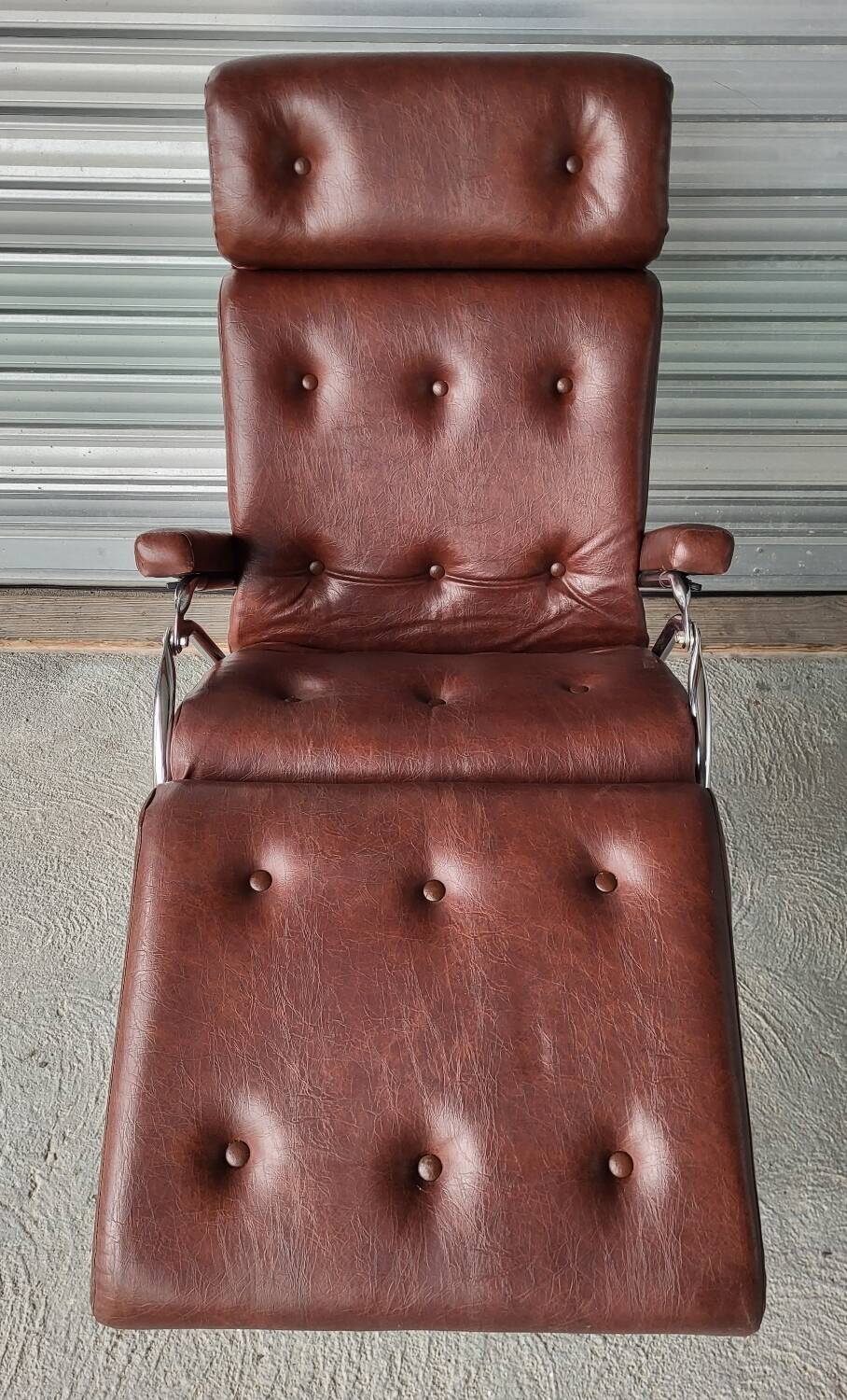 LAMA Vintage Relaxing Lounge Chair in Very Good Condition