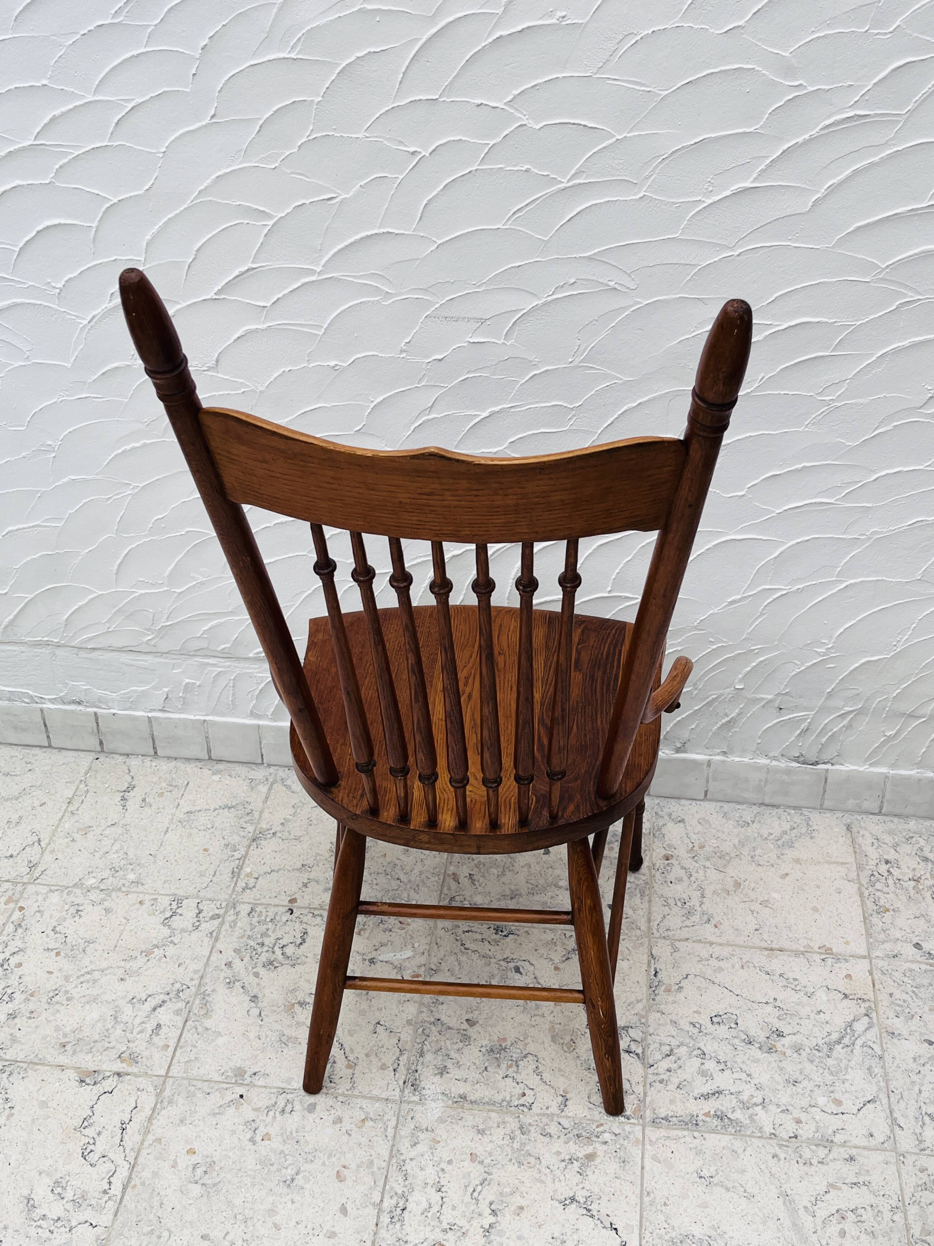 Vintage high chair from the 1960s in solid wood, chic country style.