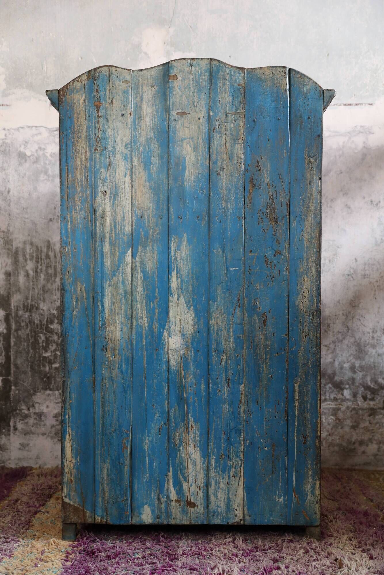 Indian furniture glass cabinet, 4 doors 2 shelves