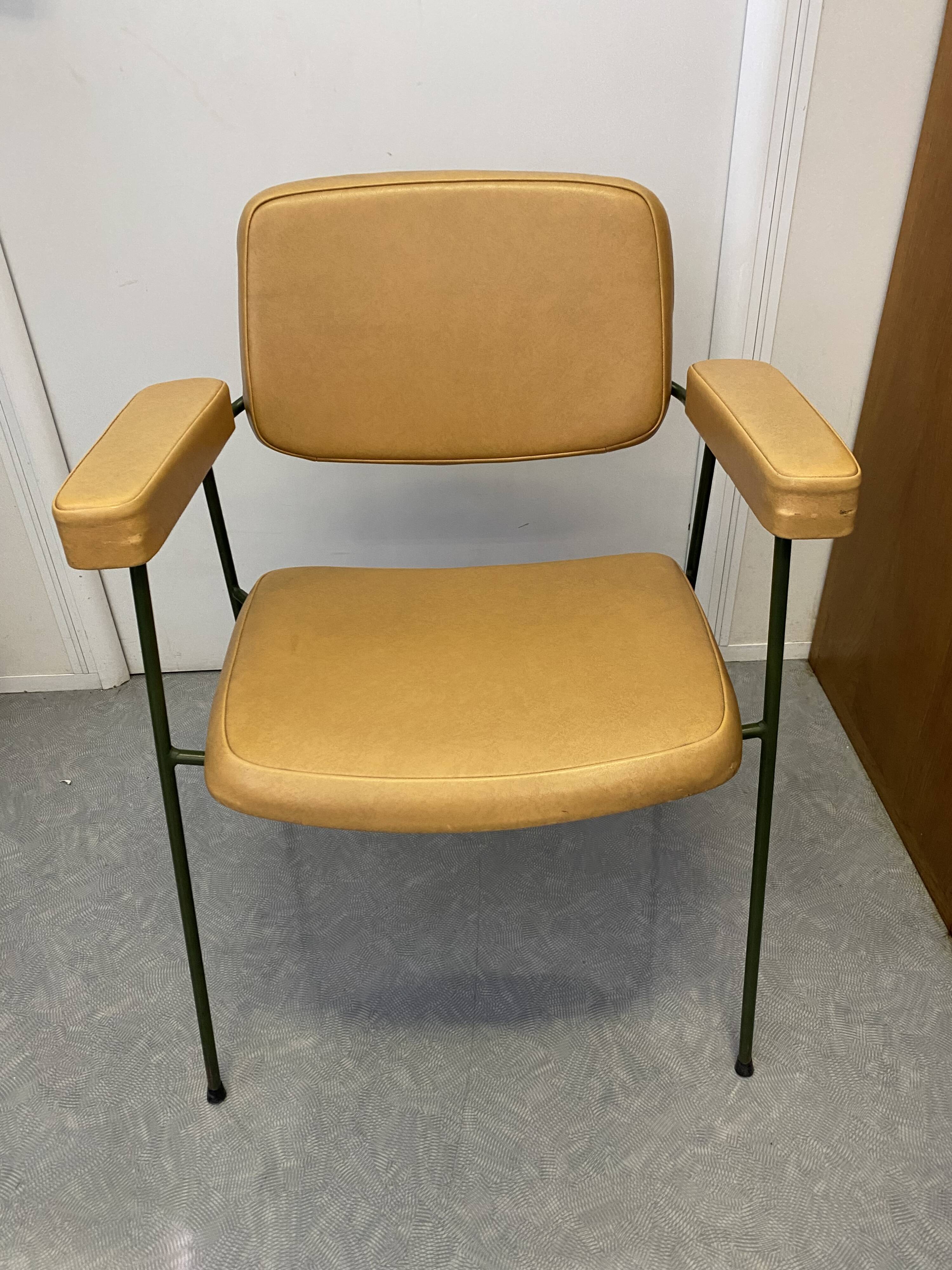 Fauteuil cm197 pierre paulin maison thonet