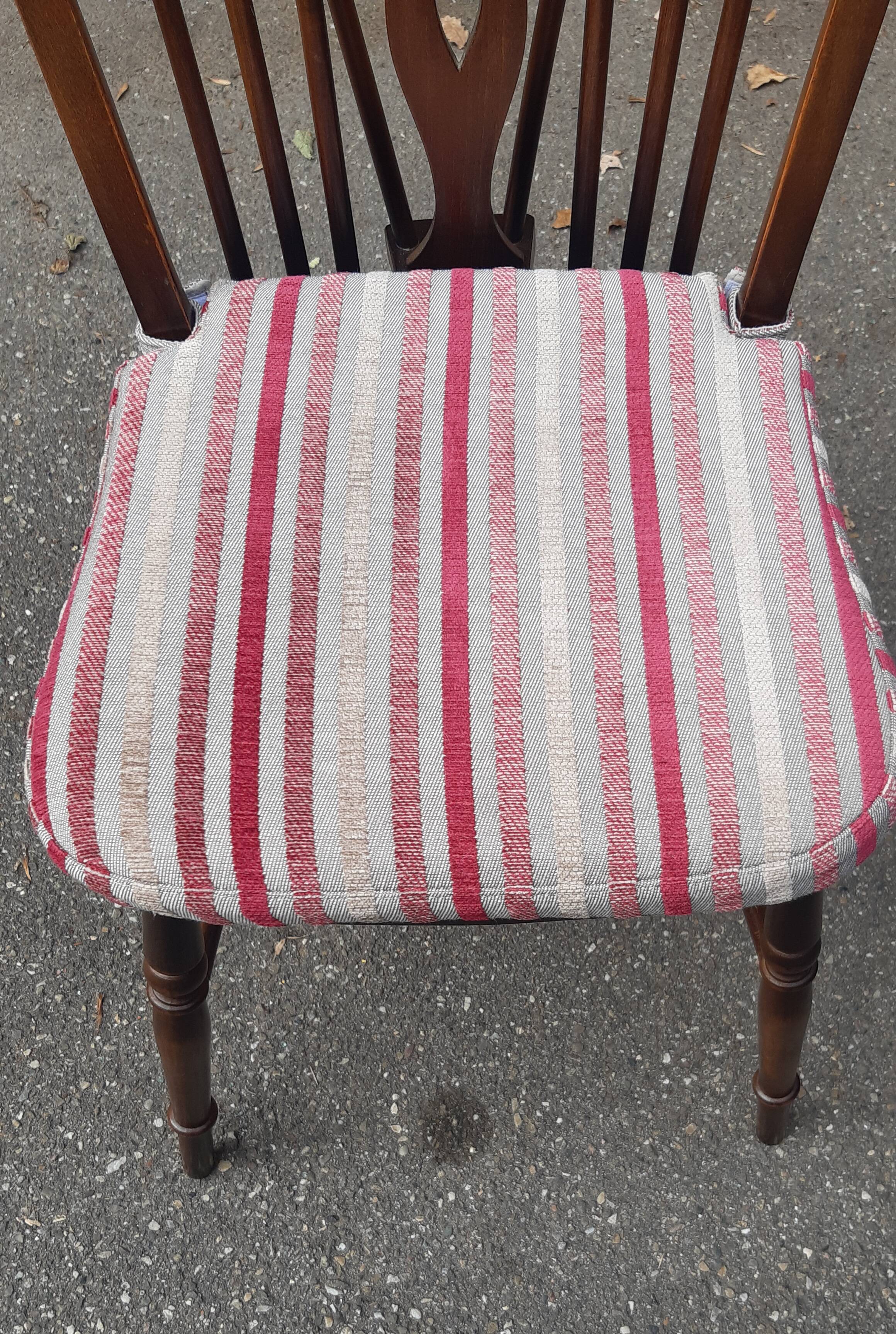 Set of 6 Windsor chairs