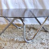 Table basse chromée et verre fumé – années 70