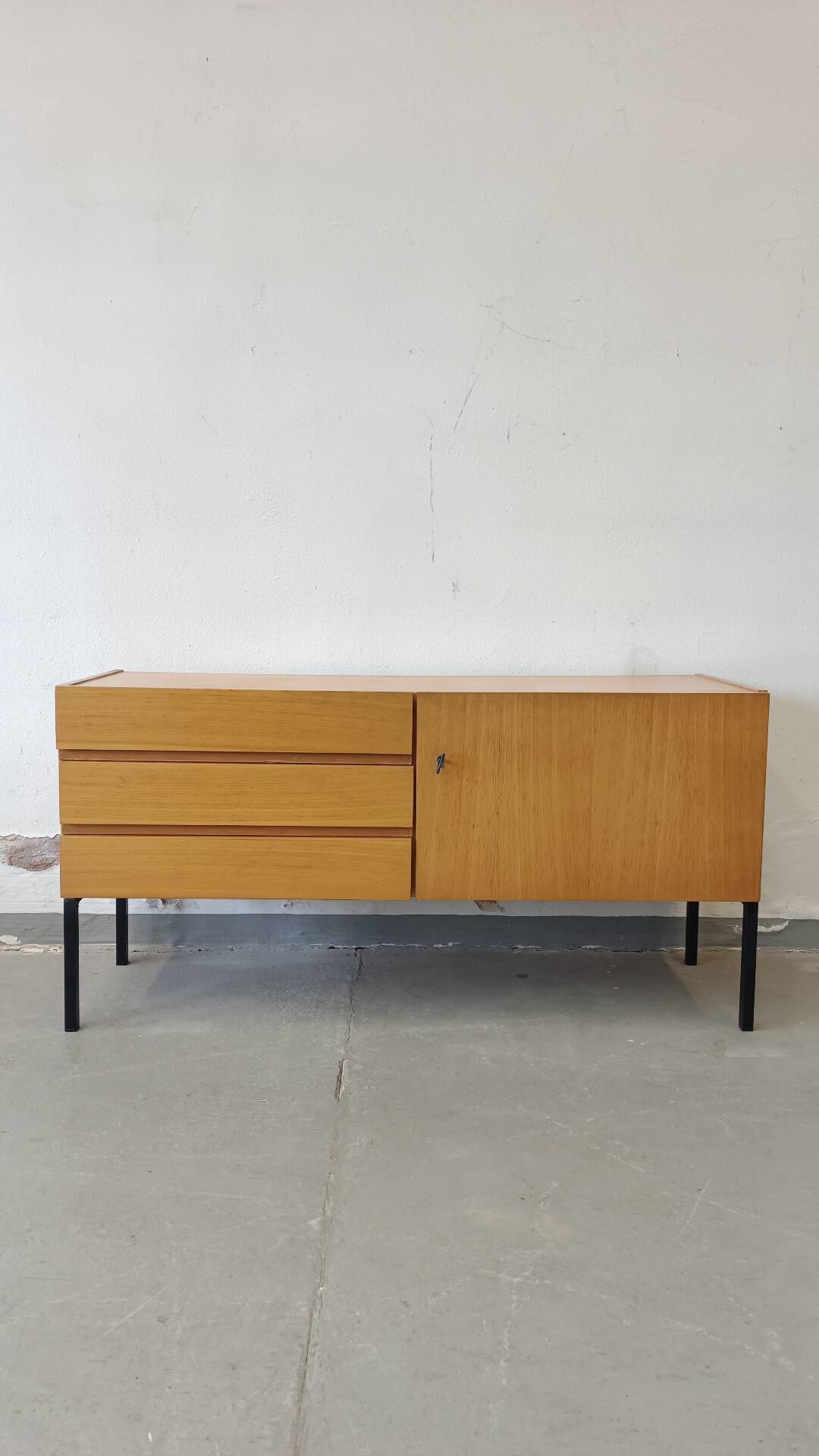 Modernist buffet