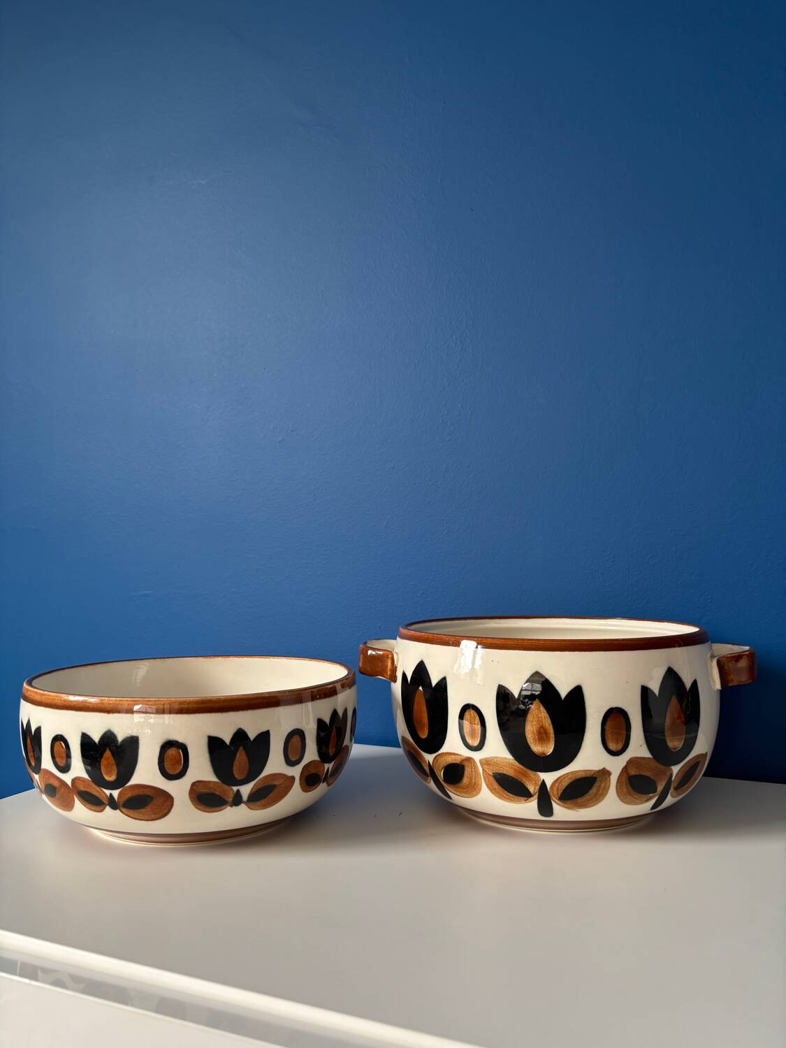 Set of Boch La Louvière salad bowls and dishes, Kimono model, 1970