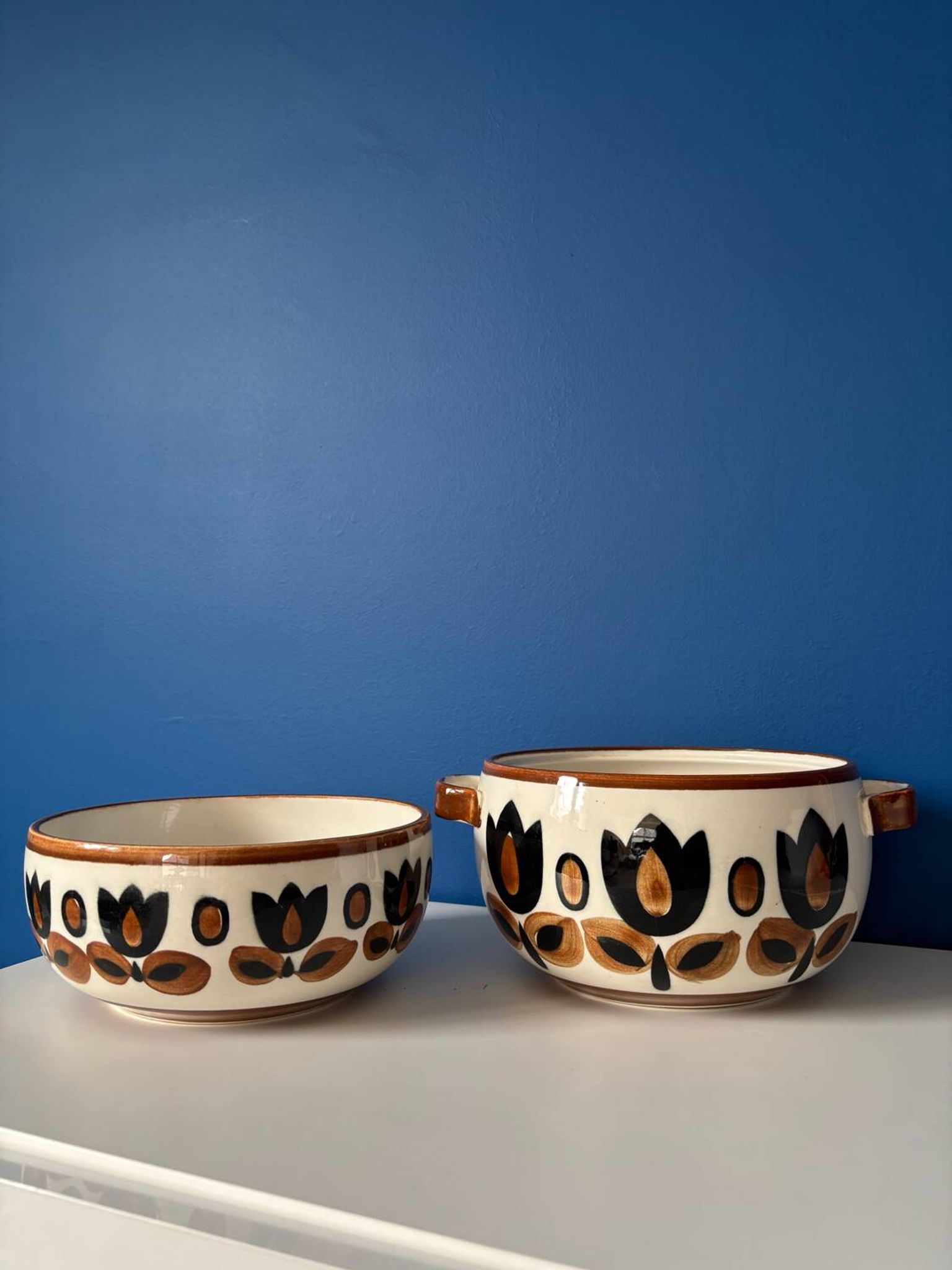 Set of Boch La Louvière salad bowls and dishes, Kimono model, 1970