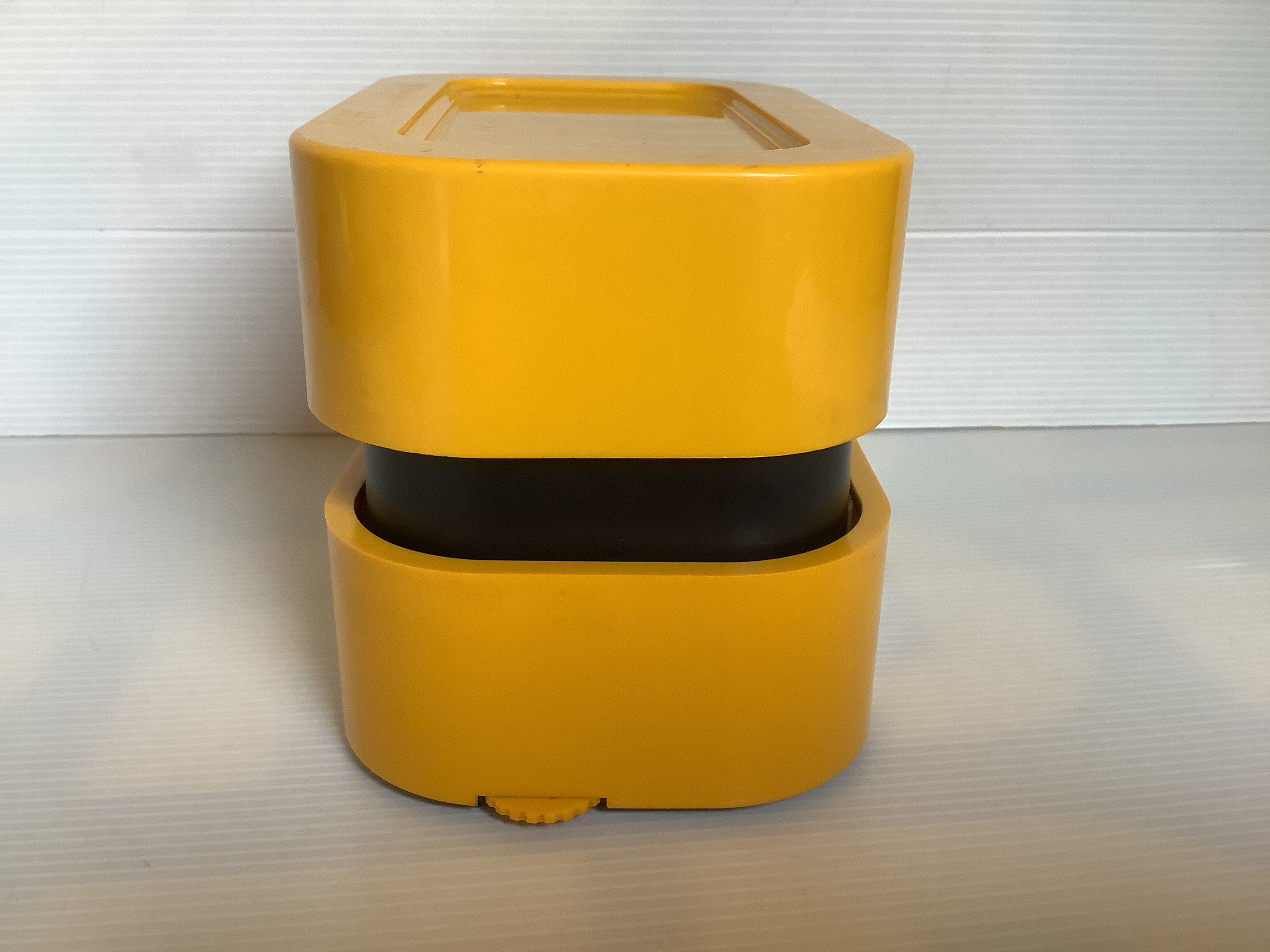 Old yellow scale terraillon 2000