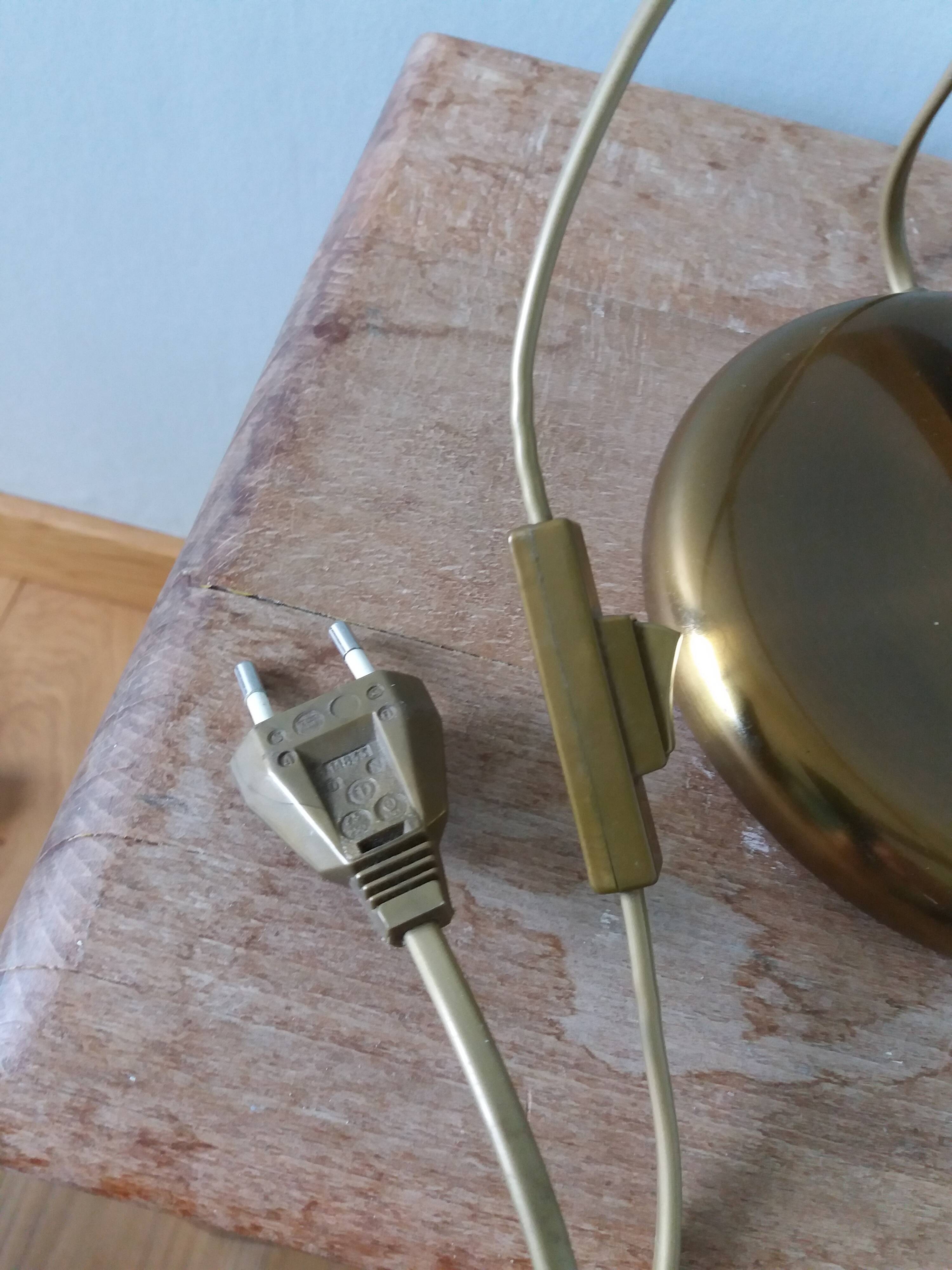 Articulated desk lamp, notary or banker lamp