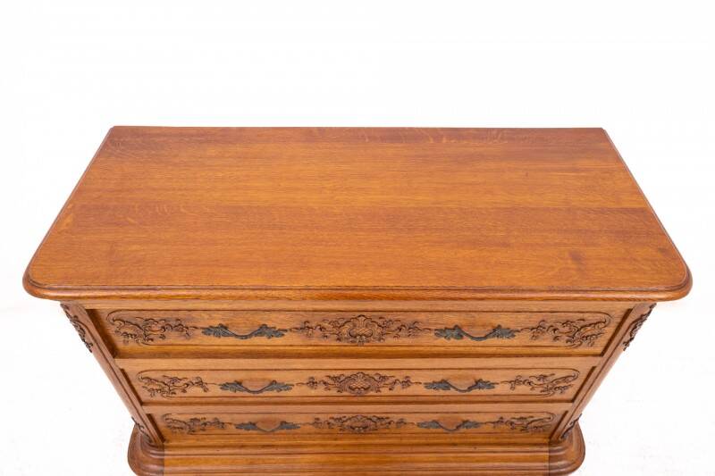 Light oak chest of drawers from the early 20th century, Western Europe. After renovation.
