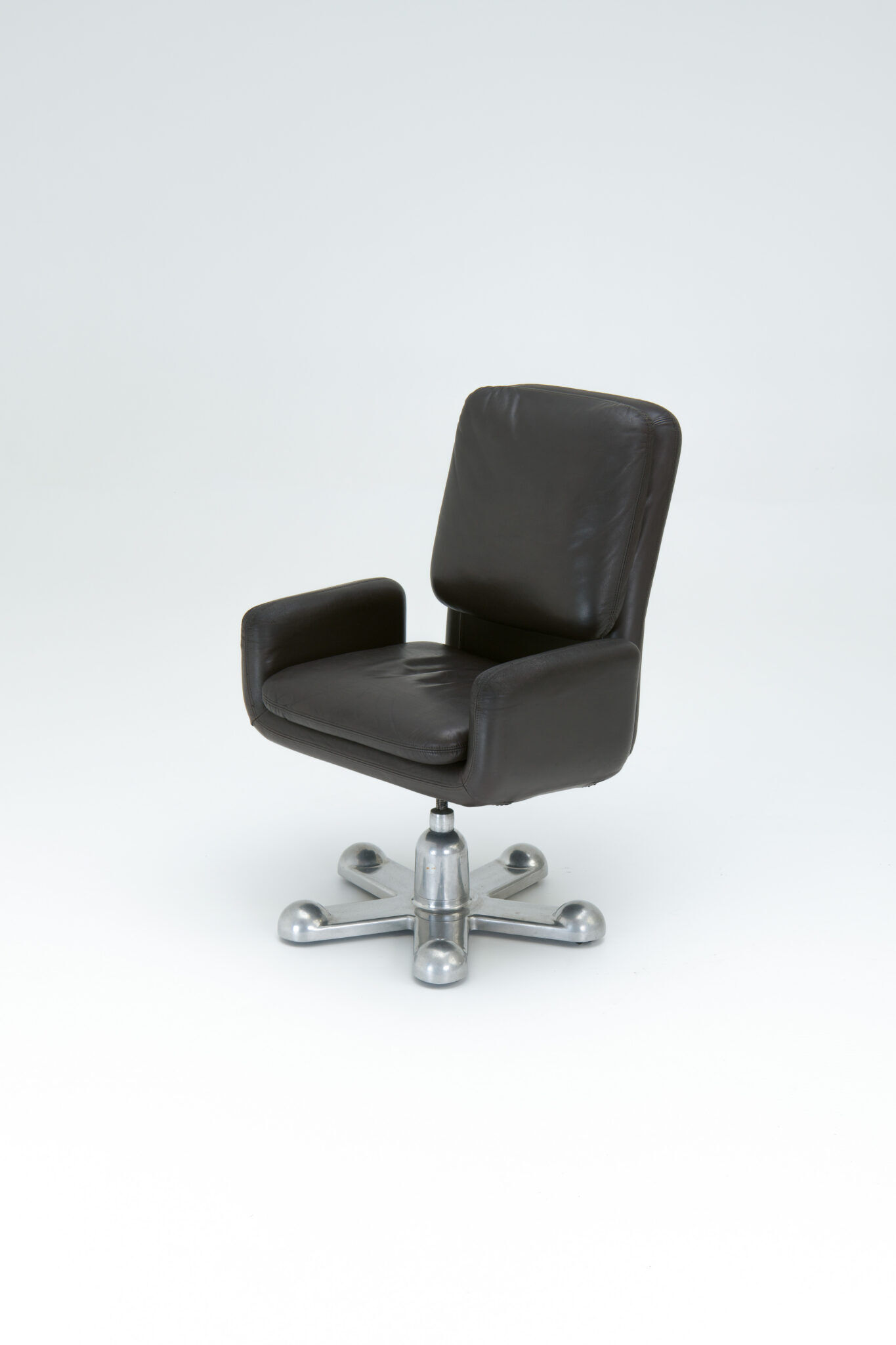 Chaise de bureau pivotante - Perry King et Santiago Miranda