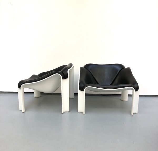 Paire de fauteuils en polyuréthane et cuir noir par Pierre Paulin pour Artifort