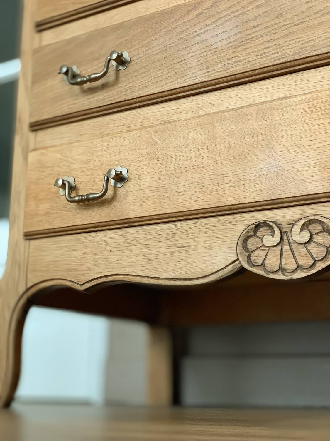 Commode bois brut vintage fleuri relooké