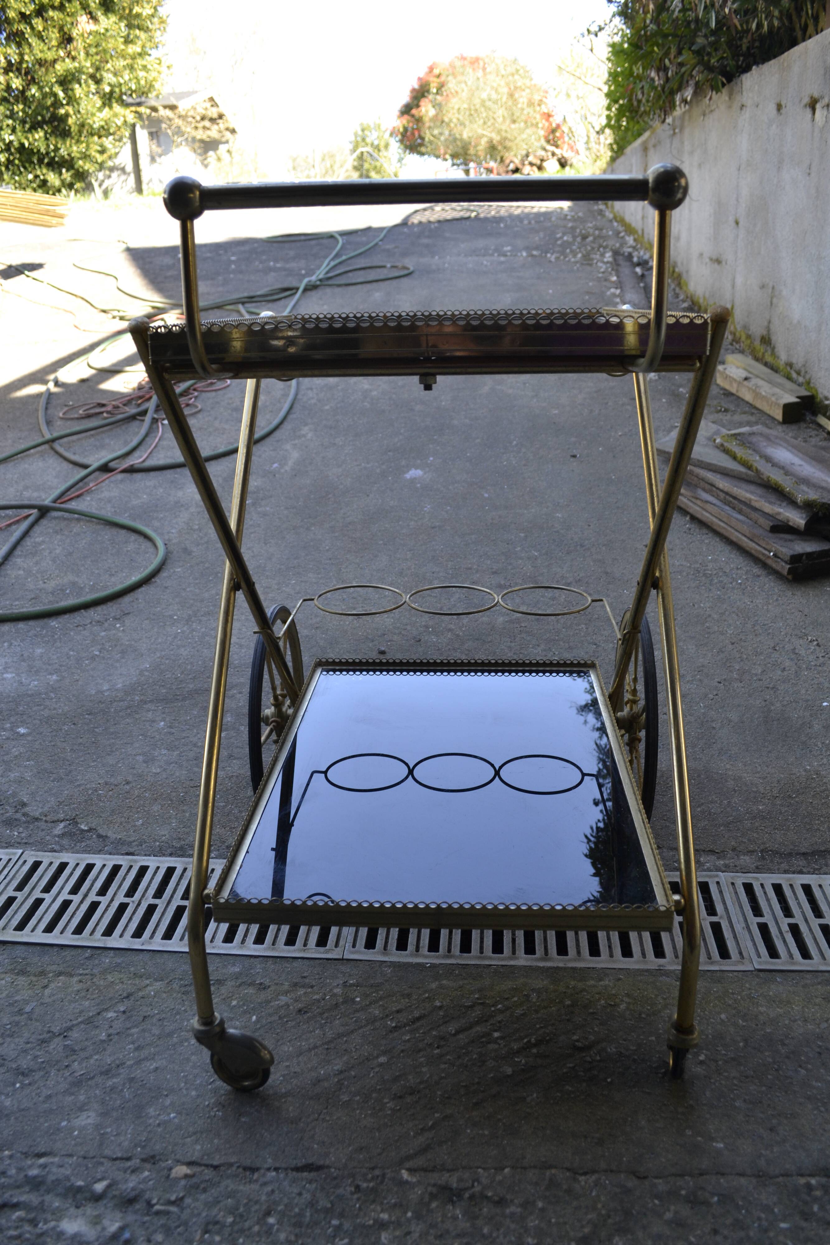 Rolling cart in brass and smoked glass