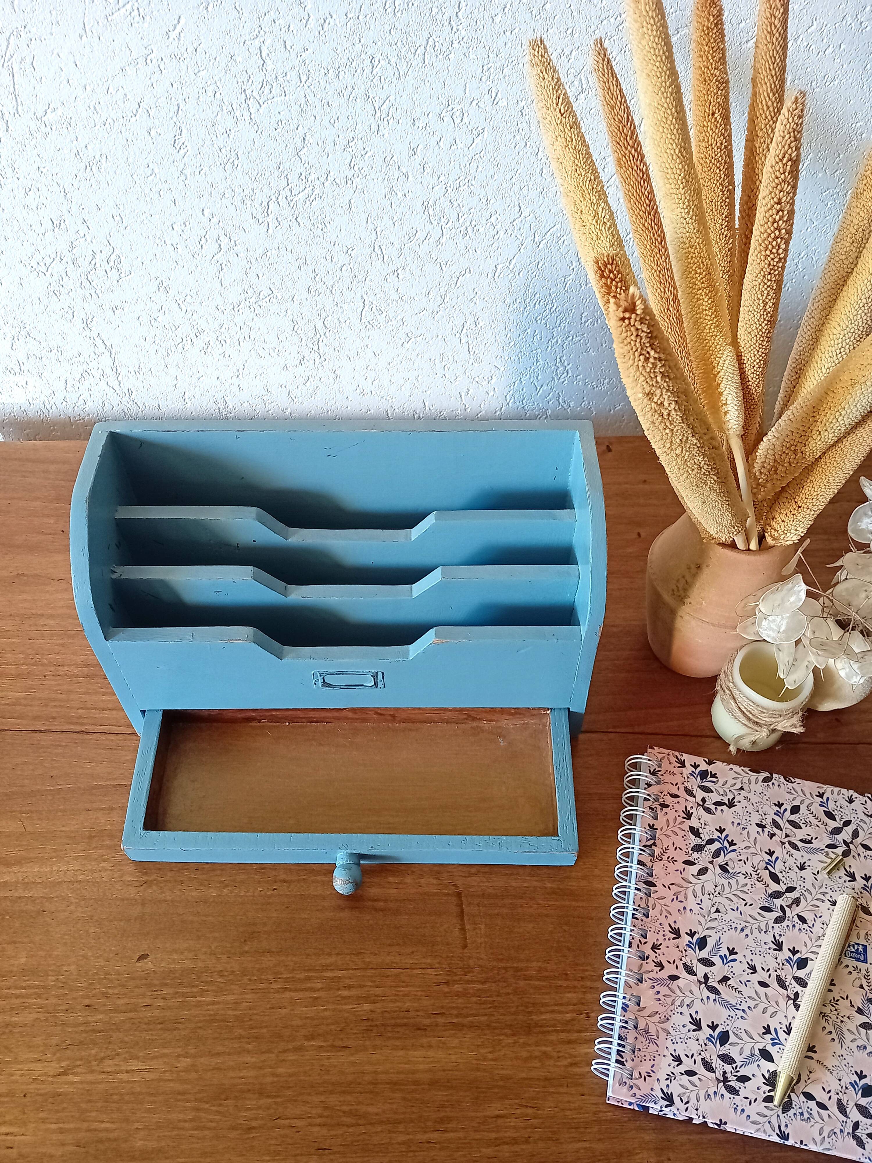 Desk organizer