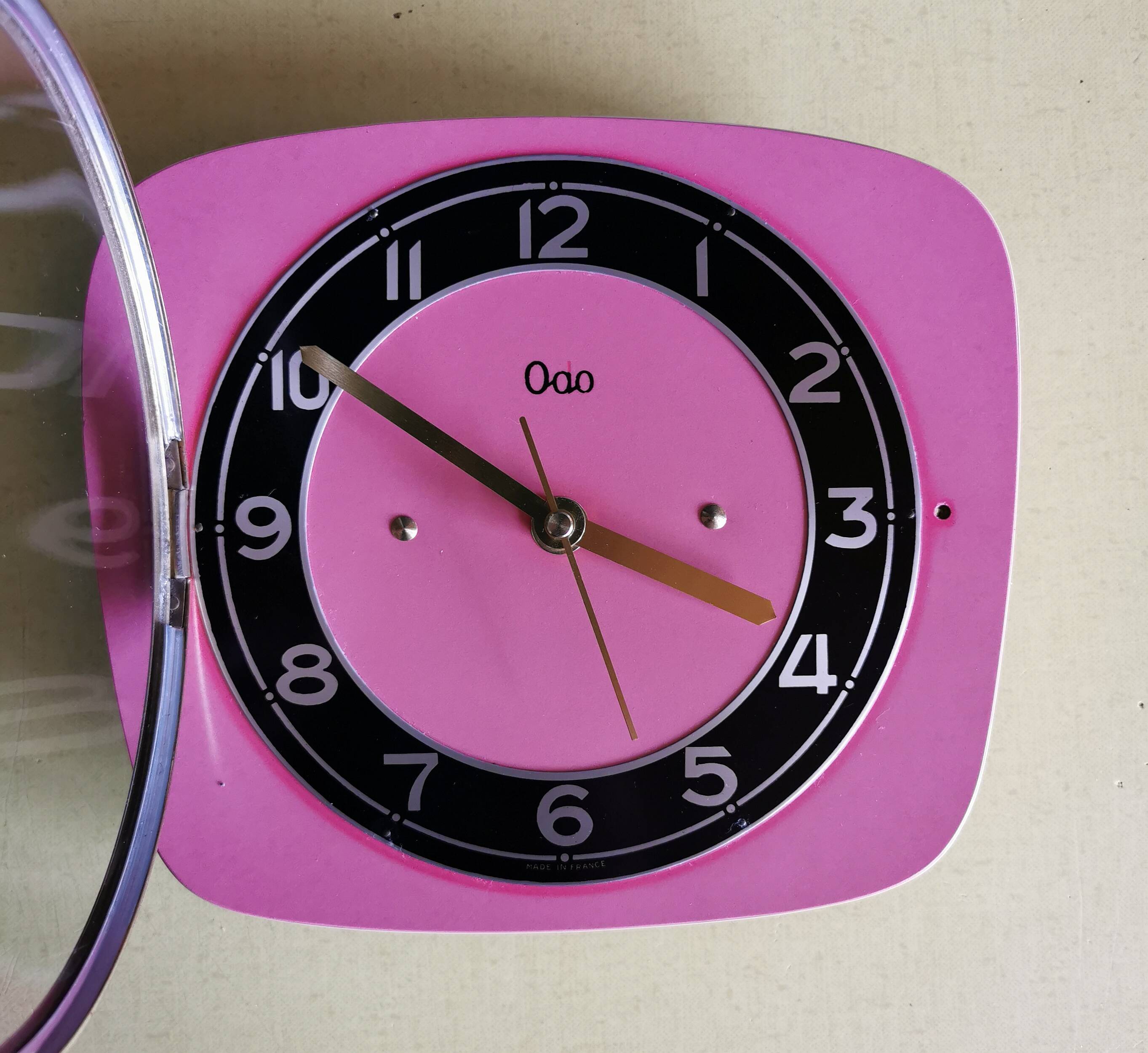 Vintage formica clock silent trapeze wall pendulum "Odo pink black"