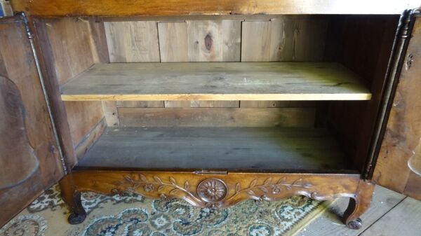 Buffet provençal XVIIIIème en noyer d'époque Louis XV 140 x 100 cm