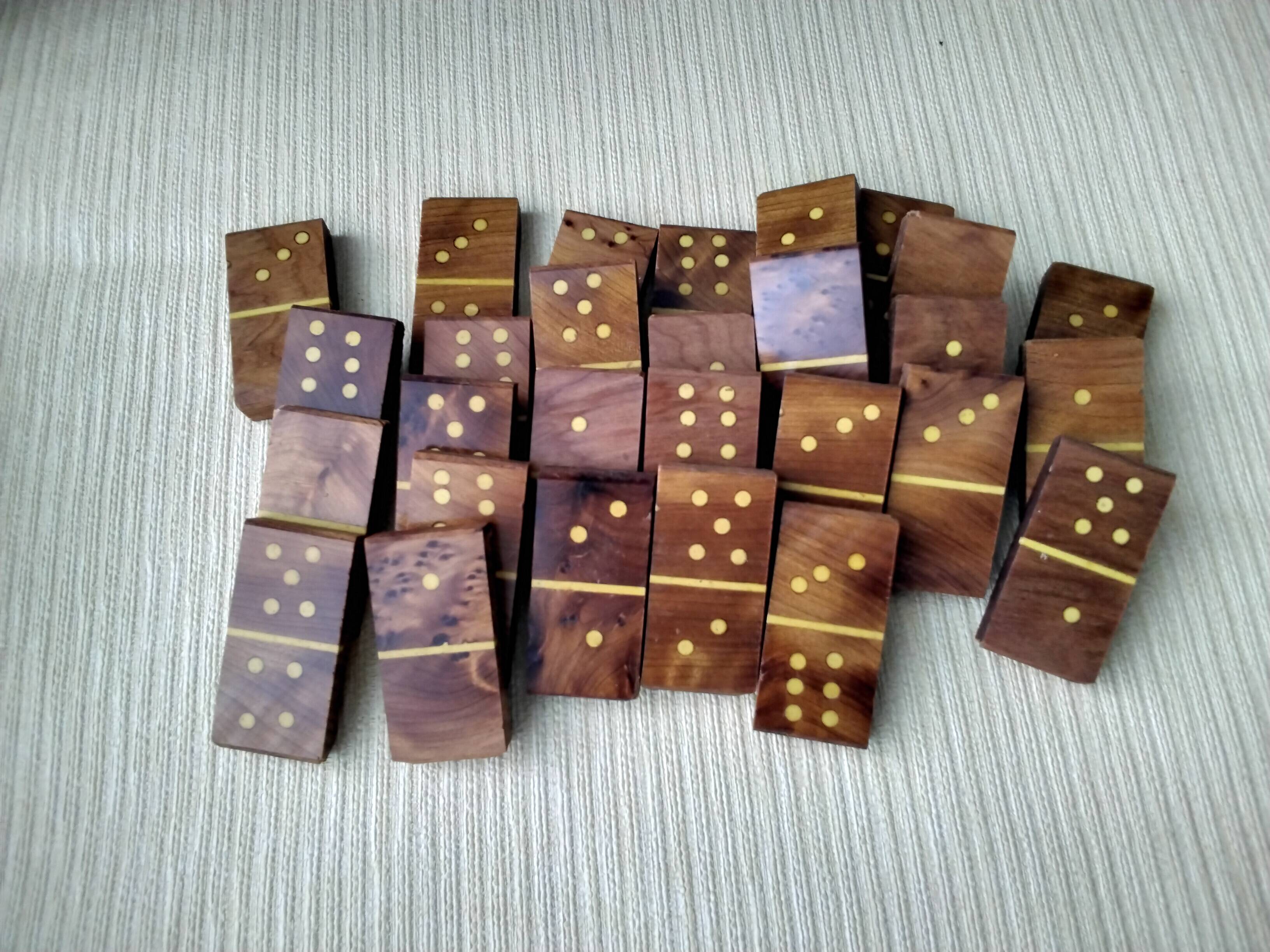 Domino set in its thuya burl box