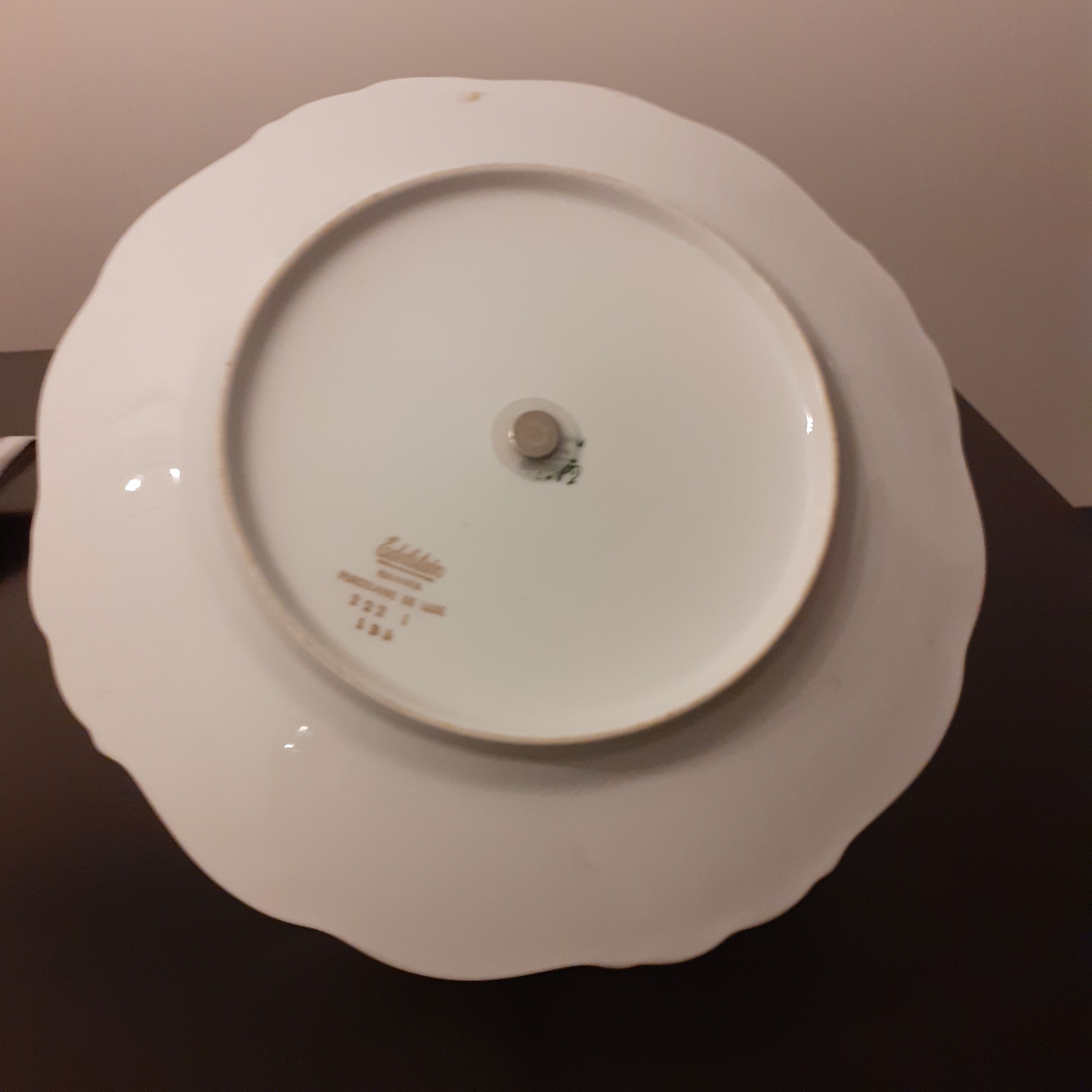 Cake or fruit display