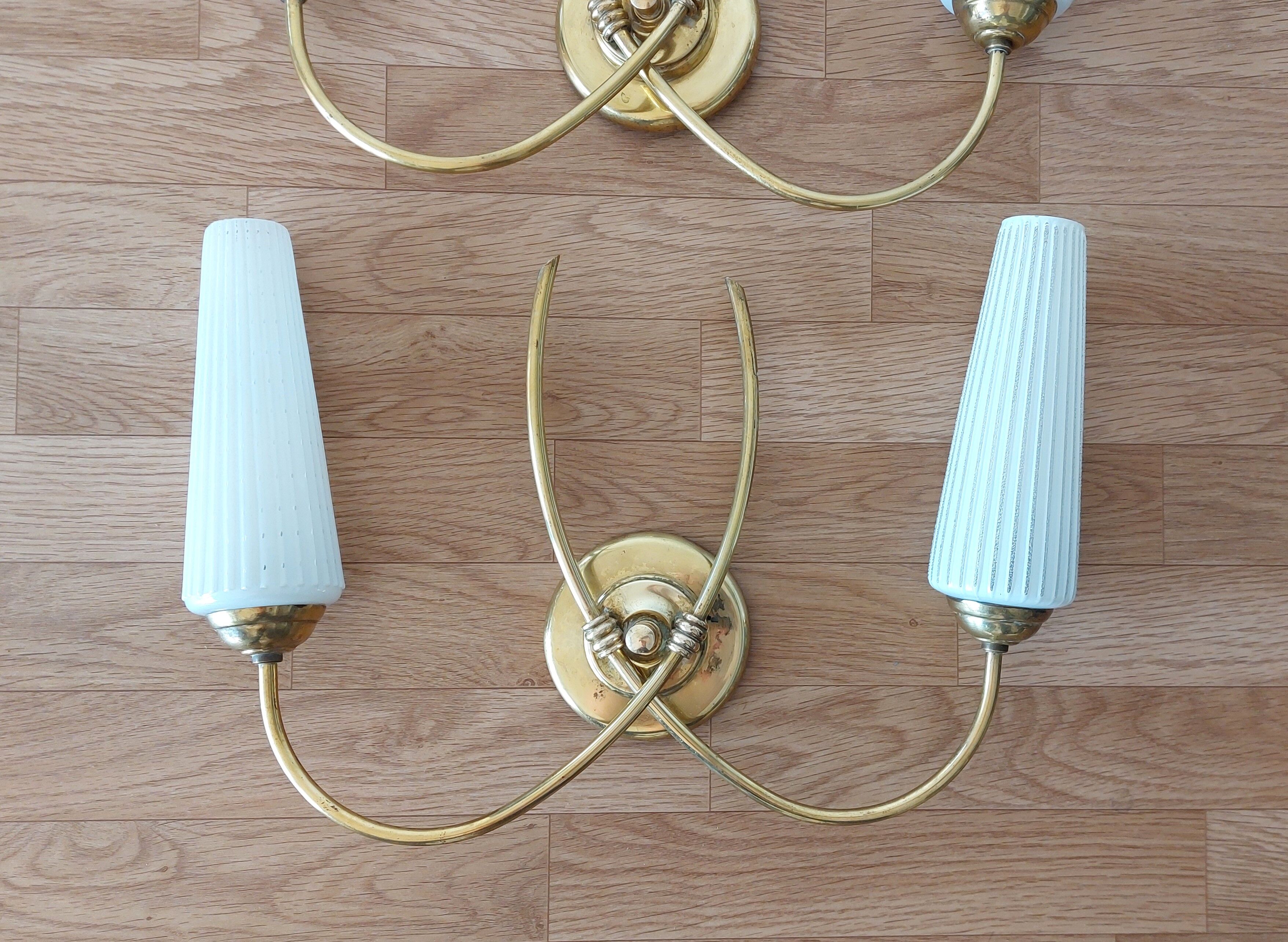 Pair of 1960 wall lamps in gilded brass and glass.