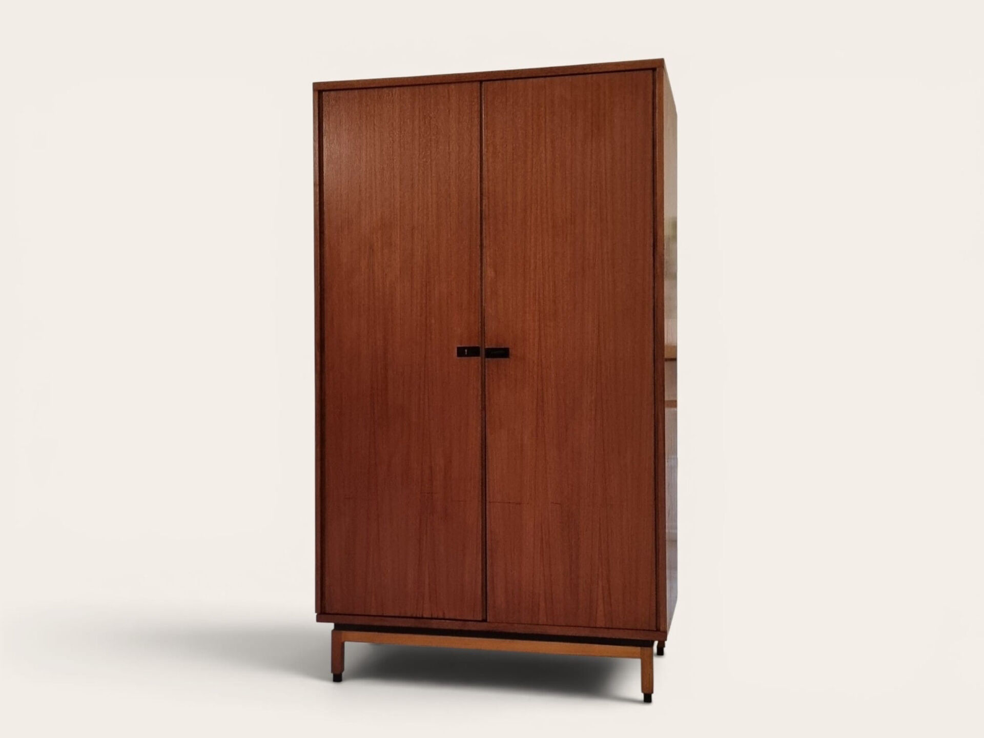 Armoire du milieu du siècle