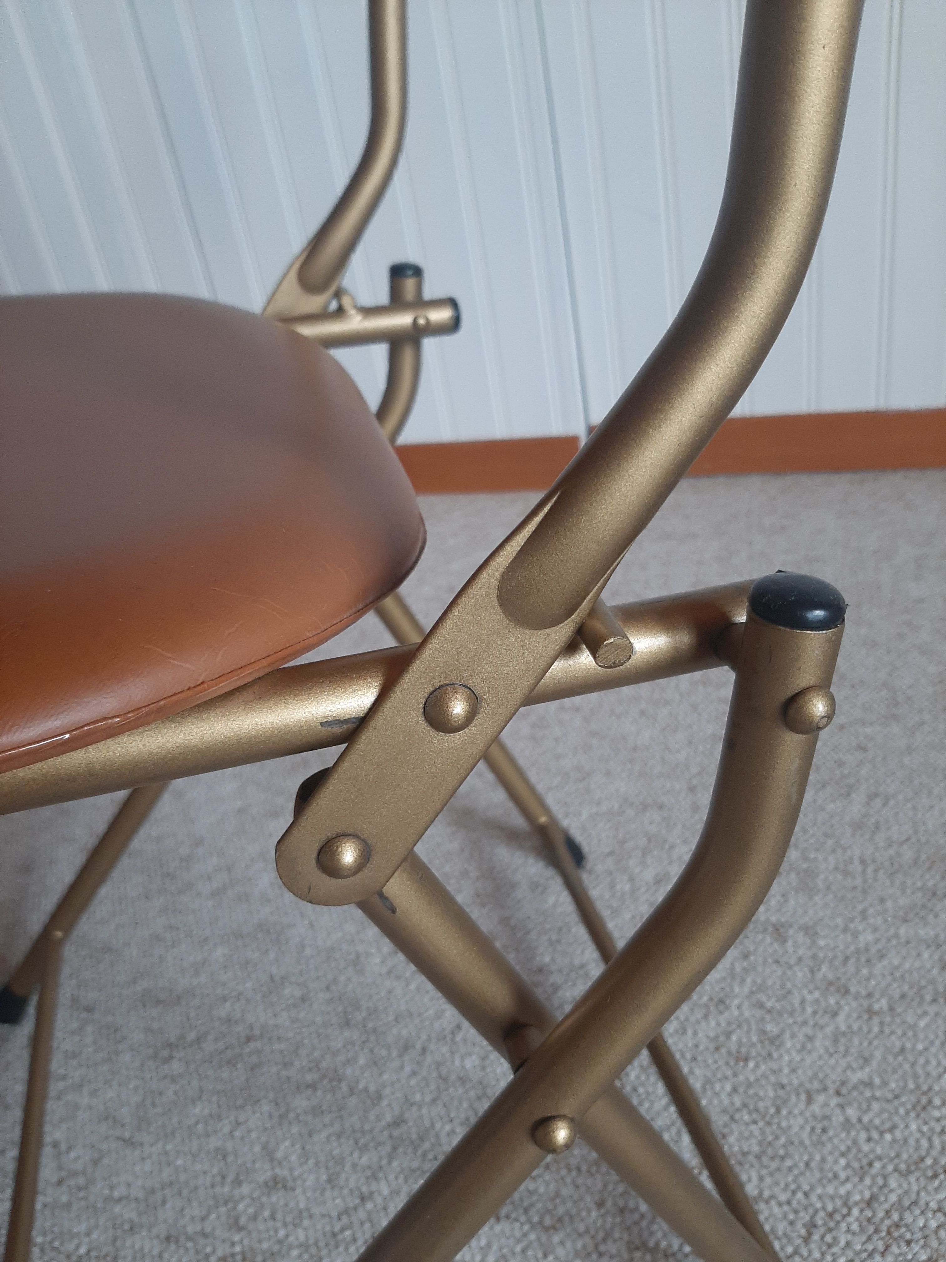 Chaise pliante structure tube et simili cuir