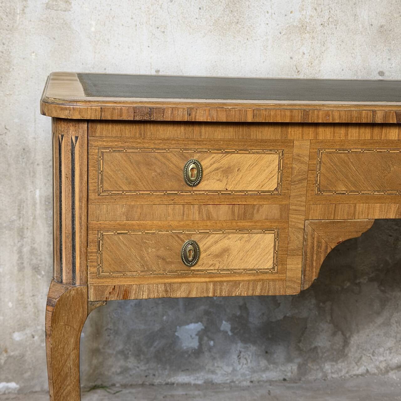 Bureau style transition Louis XV / louis XVI