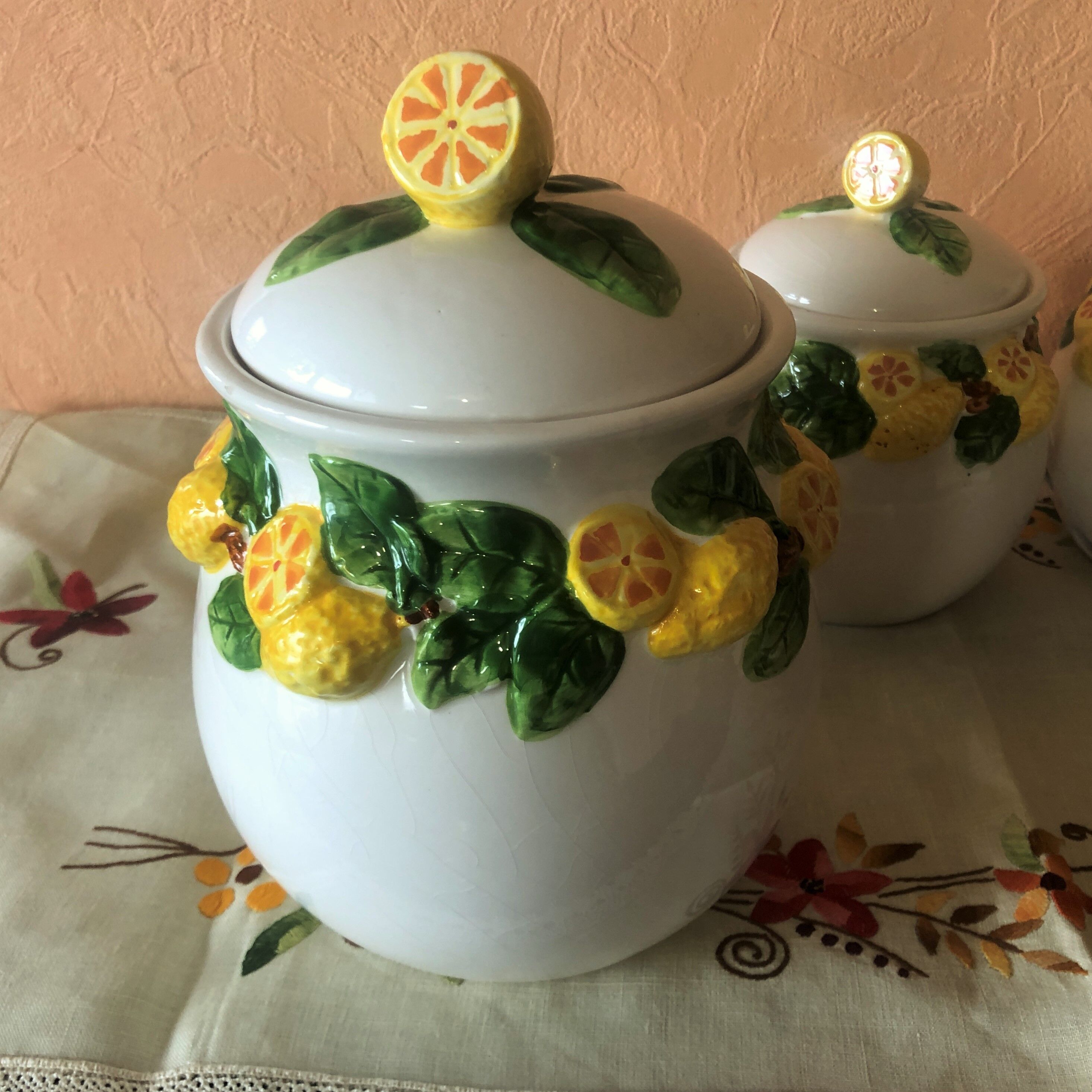 3 jars preservatives condiments onions garlic shallot decoration slurry Lemon