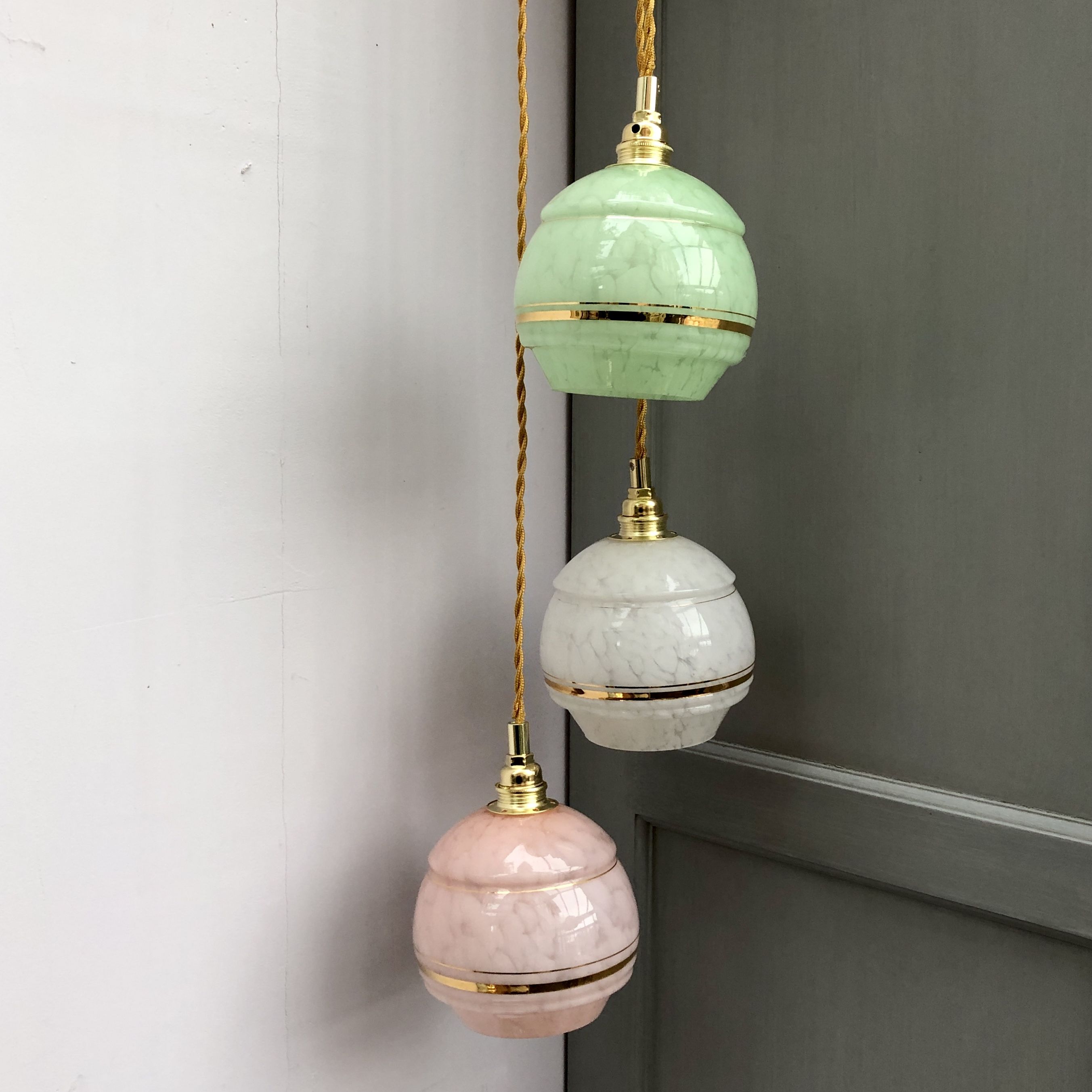 Suspension cascade three lights vintage globes in clichy glass pink white and green