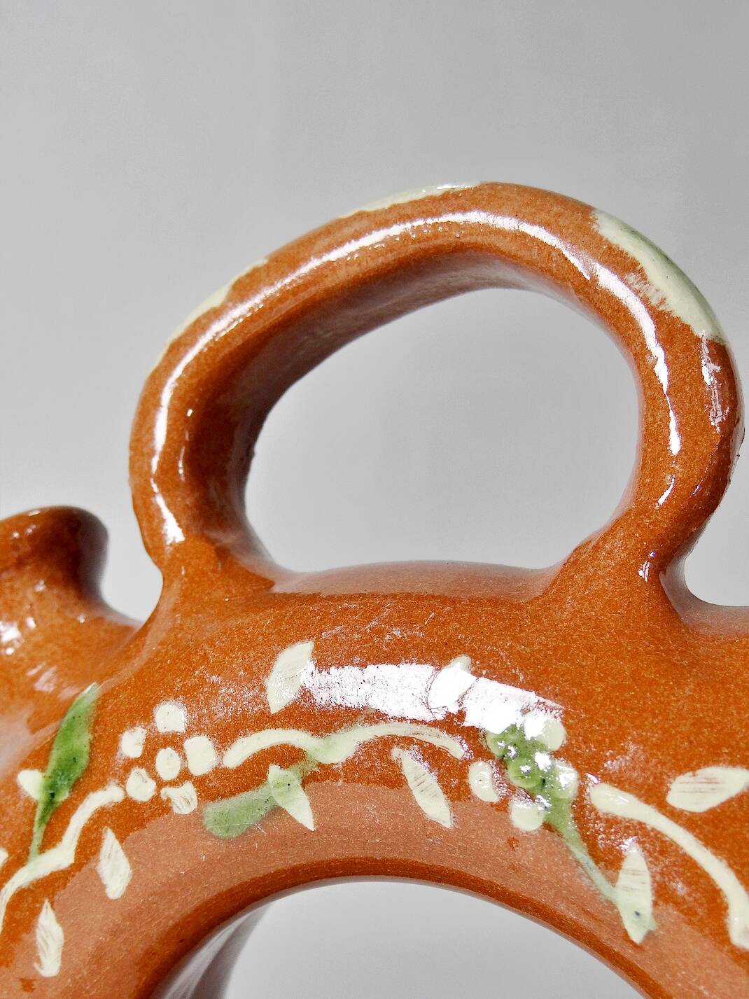 Circular glazed terracotta gargoulette