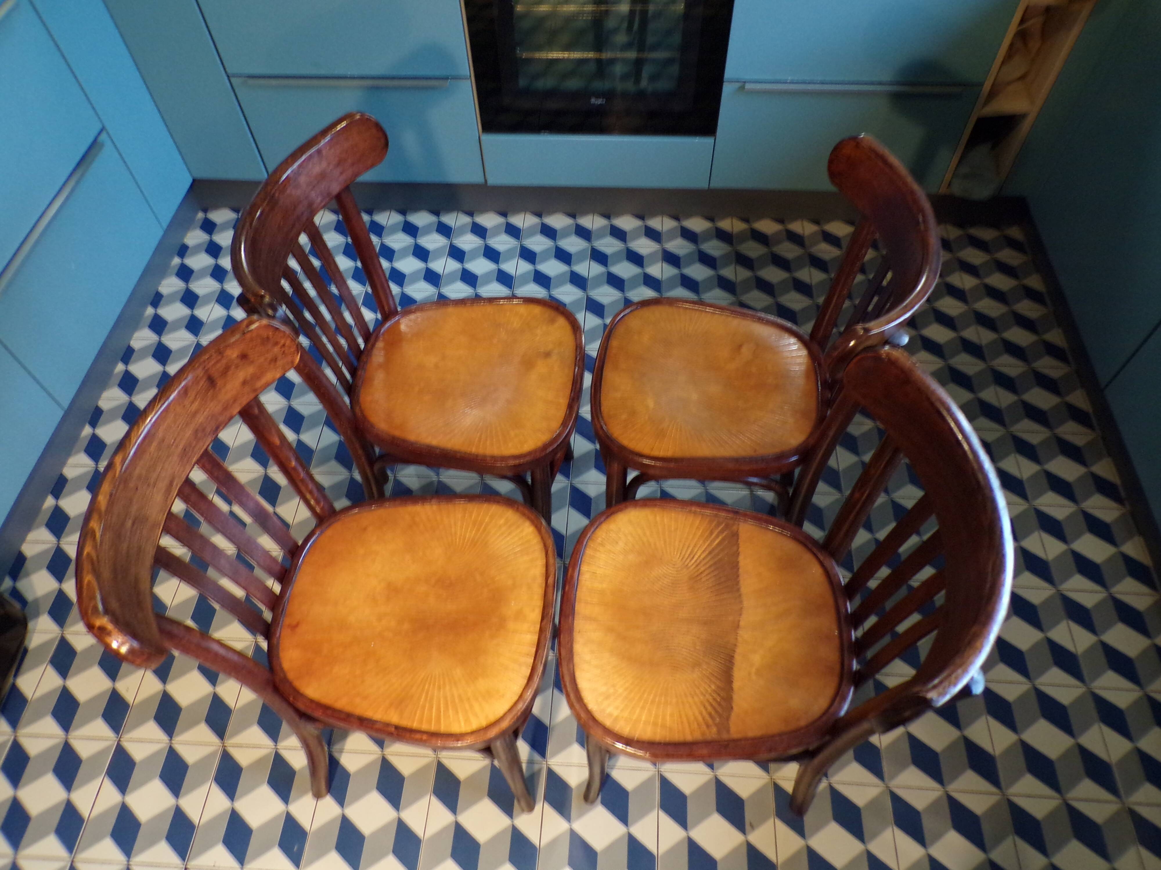 4 chaises de bistrot vintage