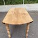 Table à manger ronde extensible à volets décapée en noyer brut 2 rallonges