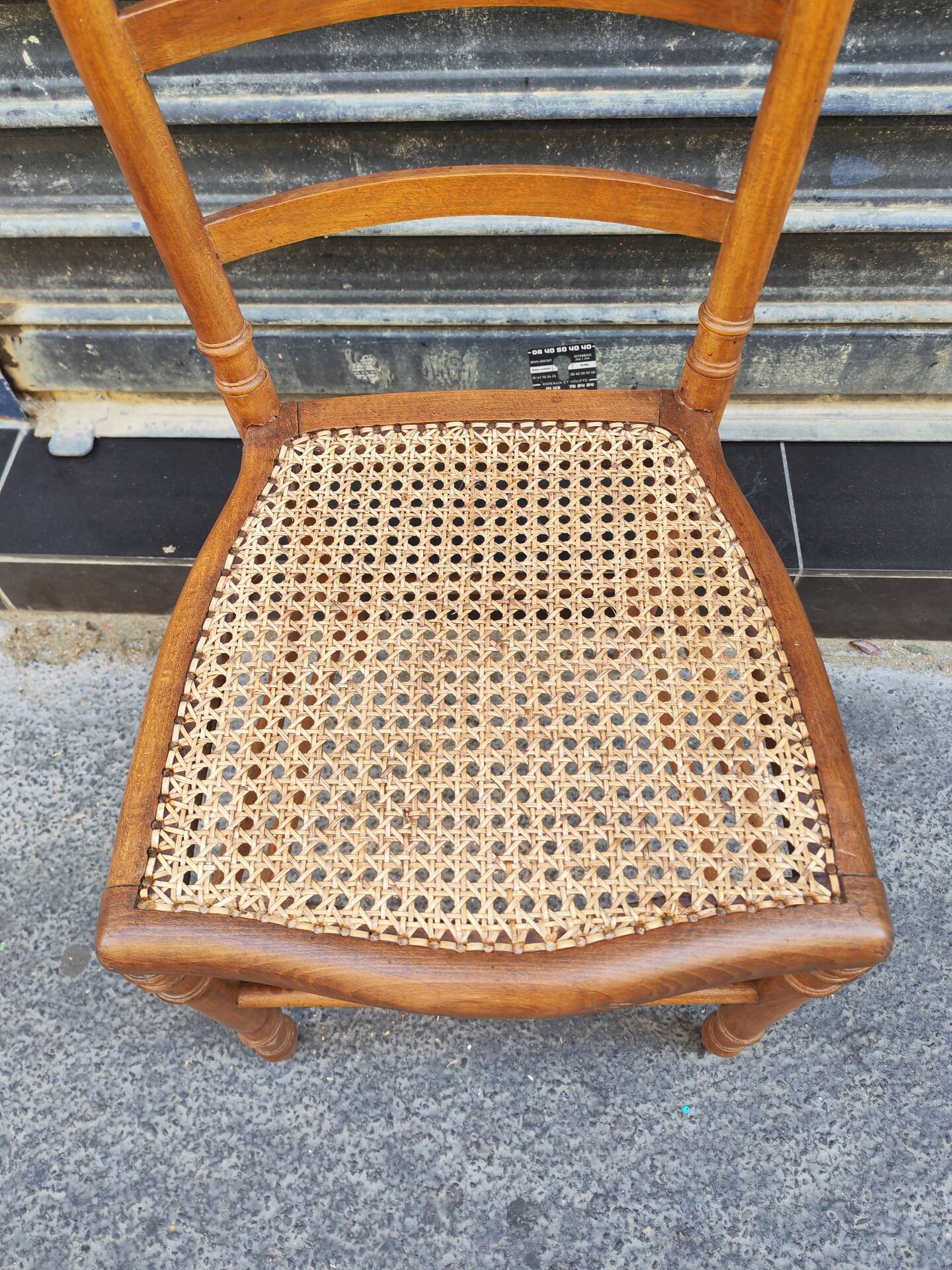 Chaise ancienne en bois et canage